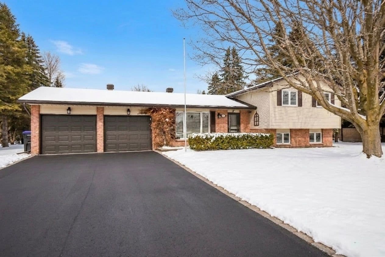 228 Spencer Avenue, Essa, ON L0L 2N0