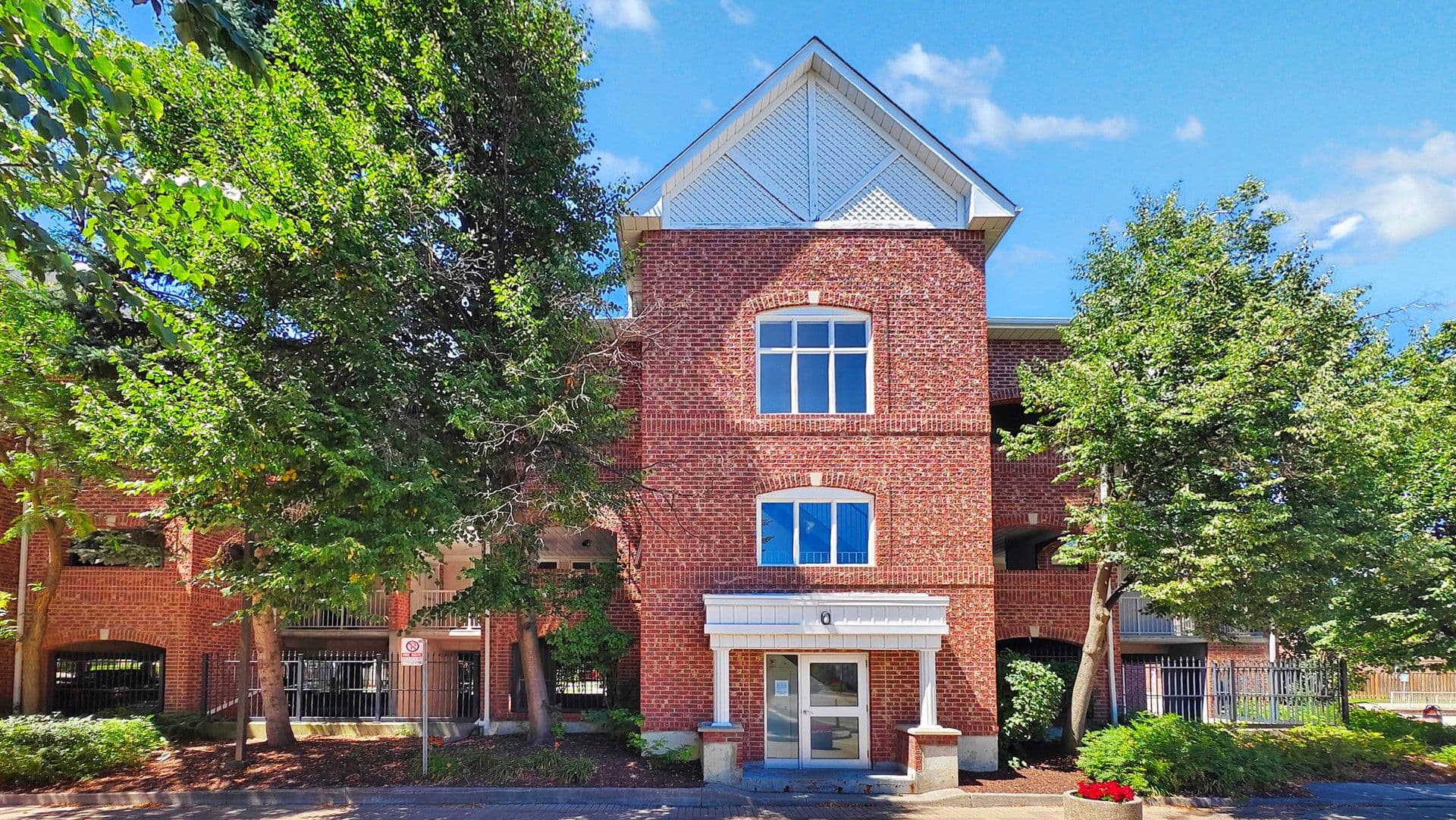 75 Bristol Road E 199, Mississauga, ON L4Z 3P2