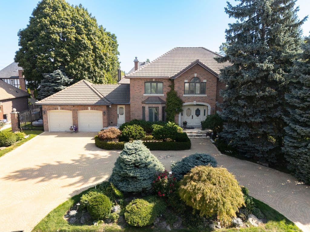 1070 Geran Crescent, Mississauga, ON L5H 4A6