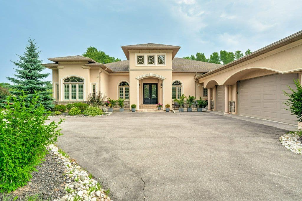 2462 No 2 Side Road N, Burlington, ON L7P 0H1