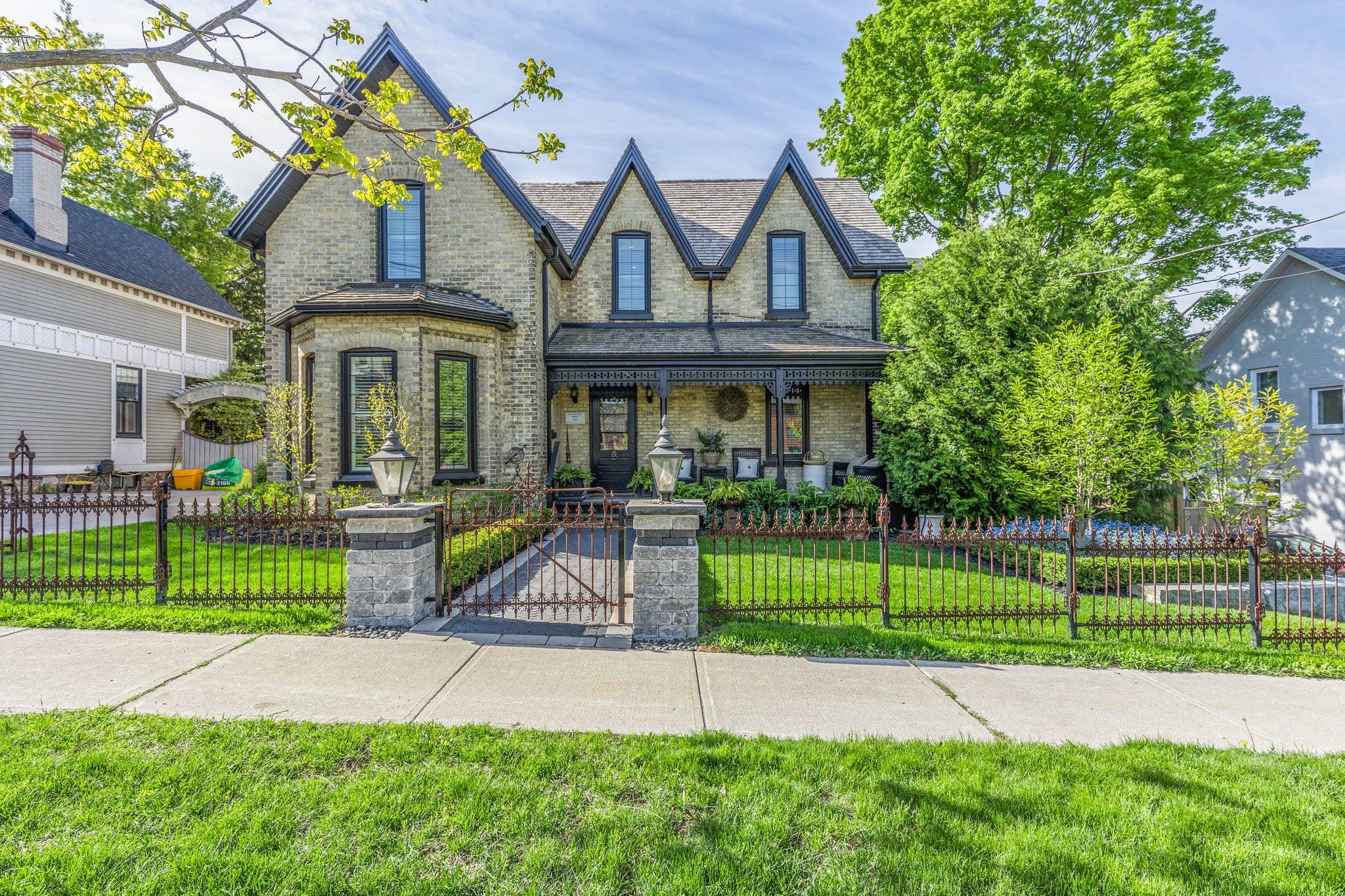 11 Catherine Avenue, Aurora, ON L4G 1K4