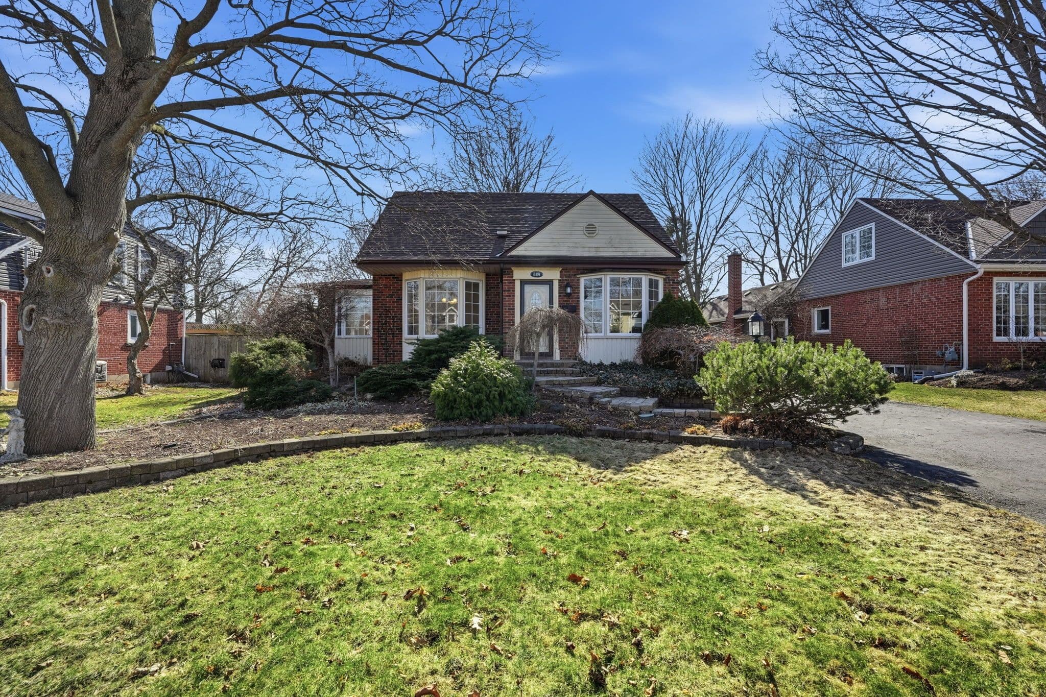 952 Danforth Avenue, Burlington, ON L7T 1S8