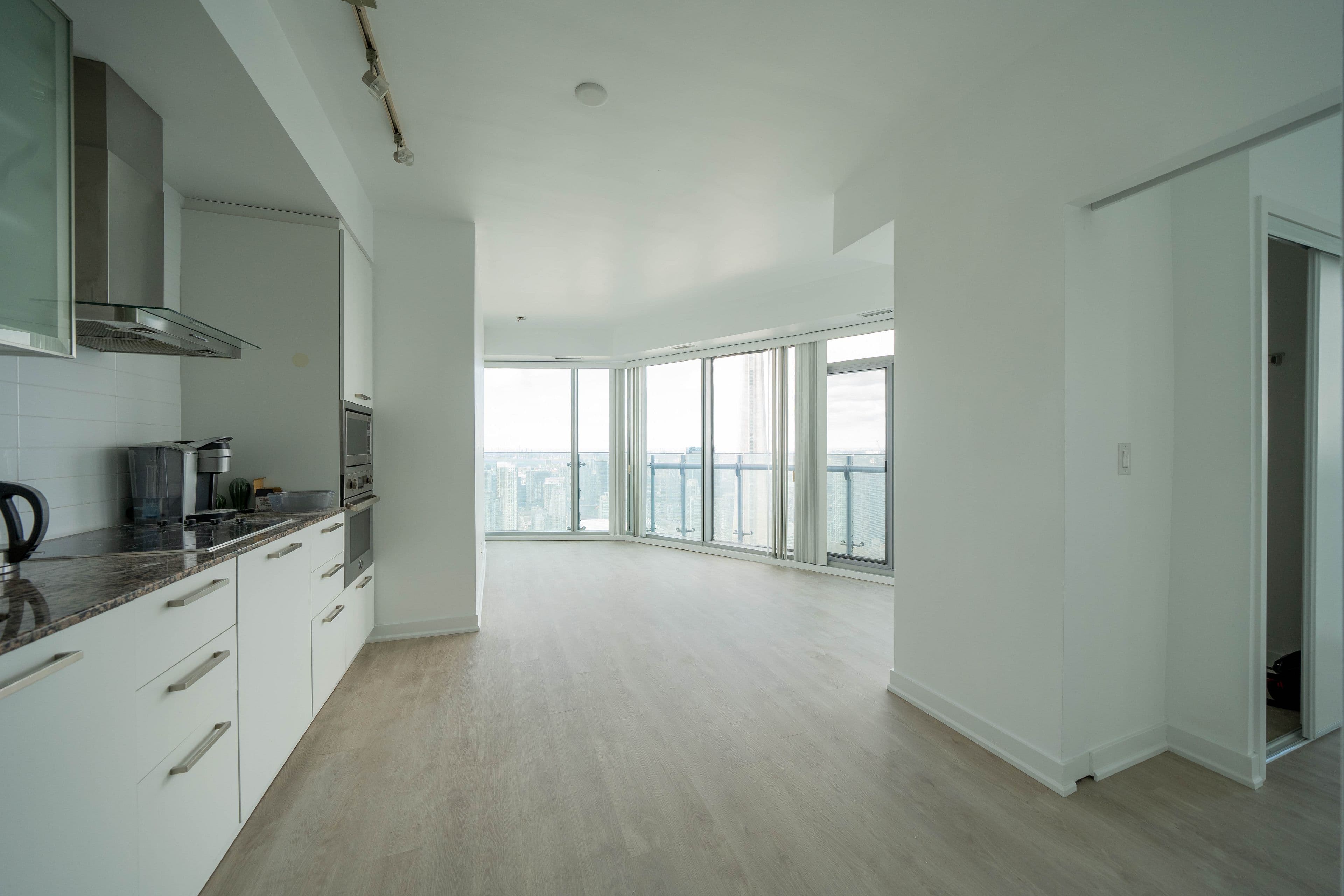 12 York Street 5607, Toronto C01, ON M5J 2Z2