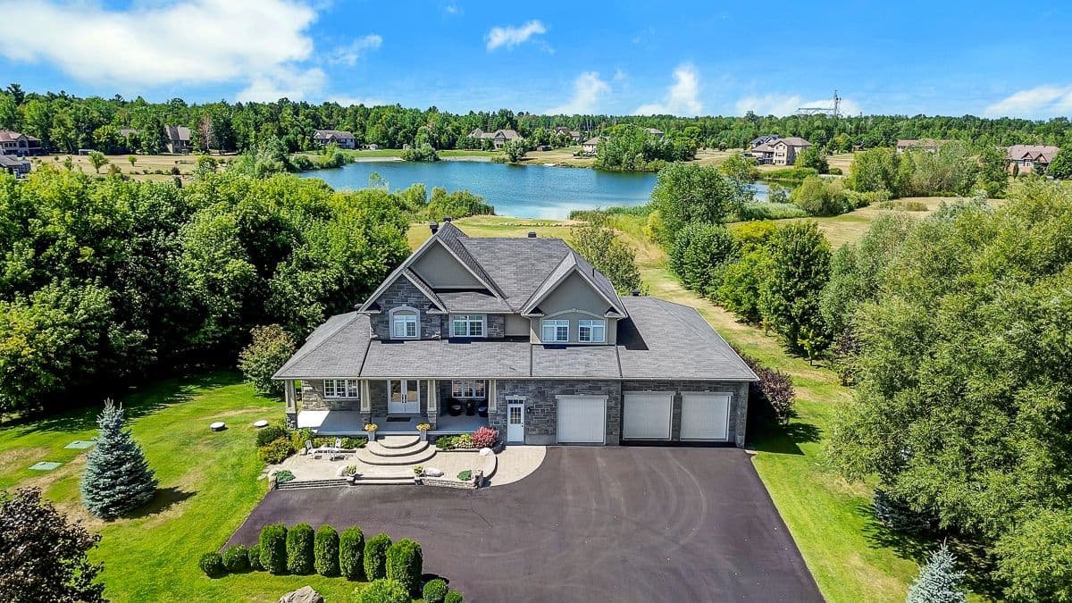 365 West Lake Circle, Carp - Huntley Ward, ON K0A 1L0