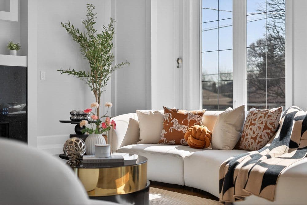 26 Madawaska Avenue, Toronto C14, ON M2M 2P9