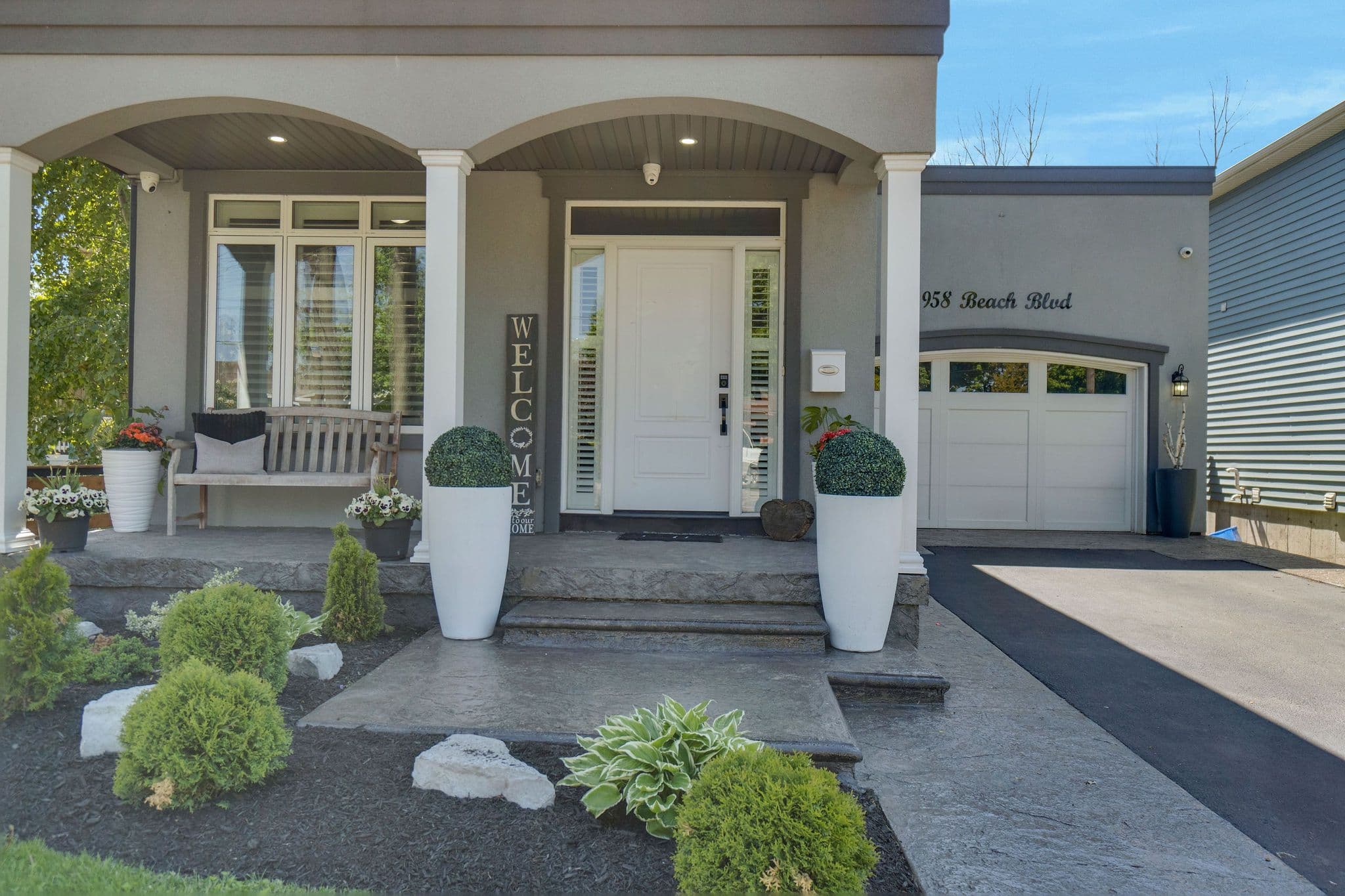 958 Beach Boulevard, Hamilton, ON L8H 6Z4