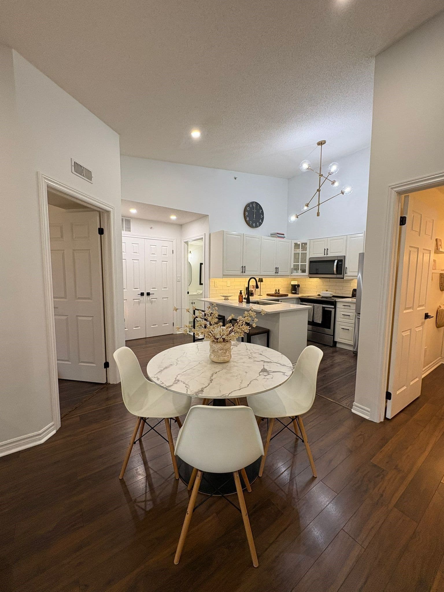 2075 Appleby Line 408, Burlington, ON L7L 7H3