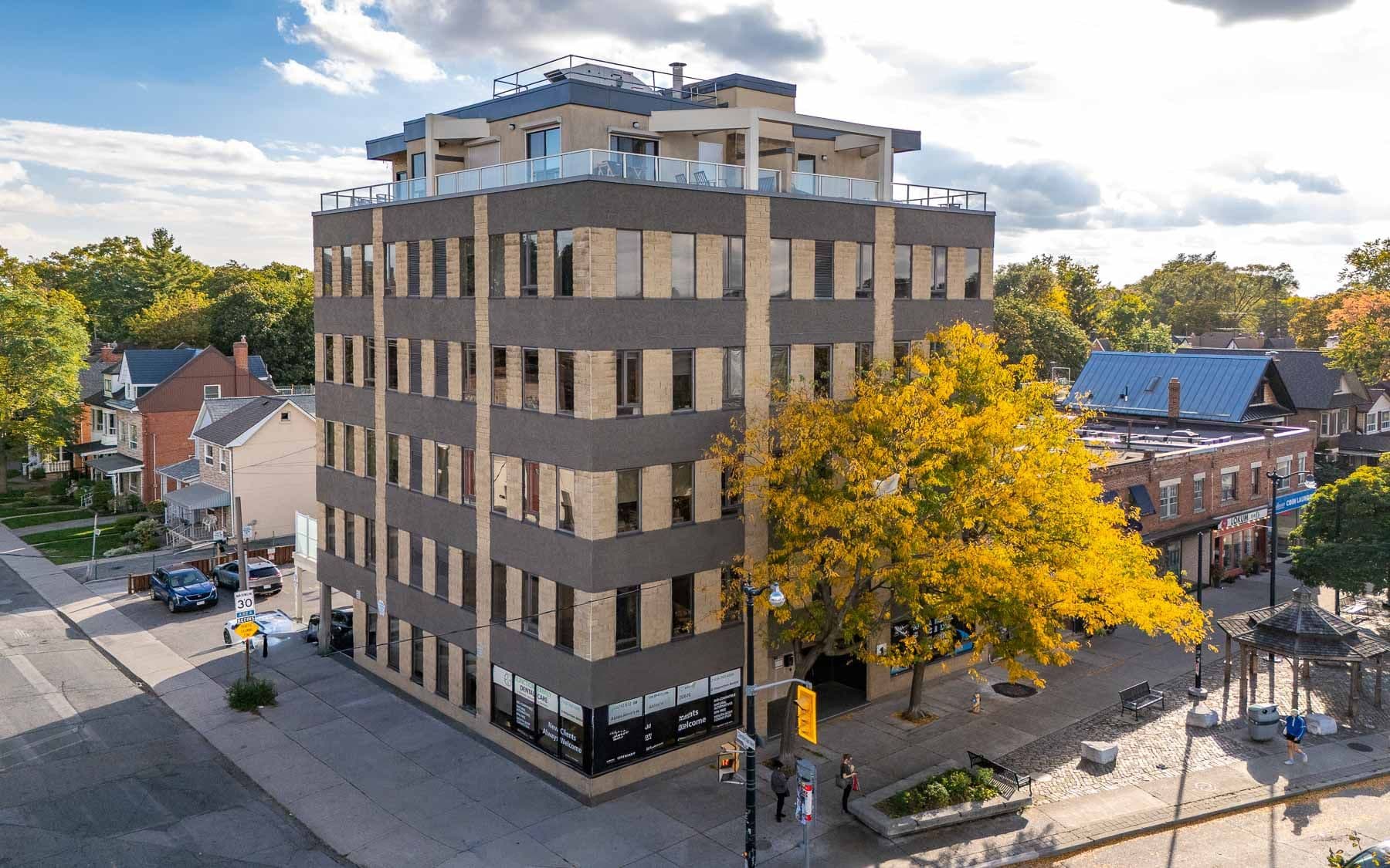 1 St Johns Road 303, Toronto W02, ON M6P 4C7