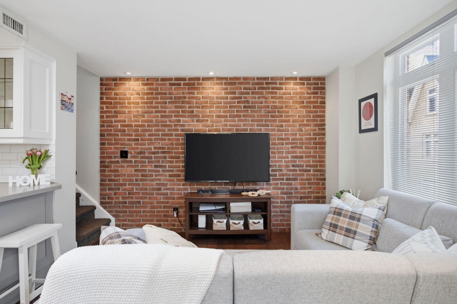 89 Lillian Street 28, Toronto C10, ON M4S 2H7