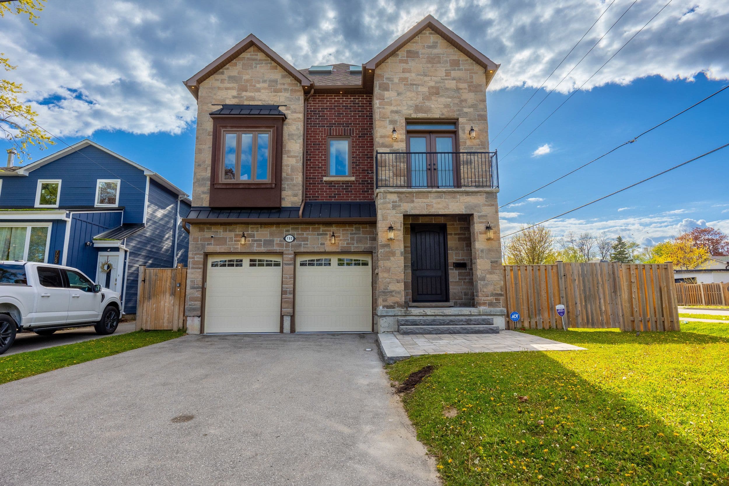 732 Hillview Crescent, Pickering, ON L1W 2R8