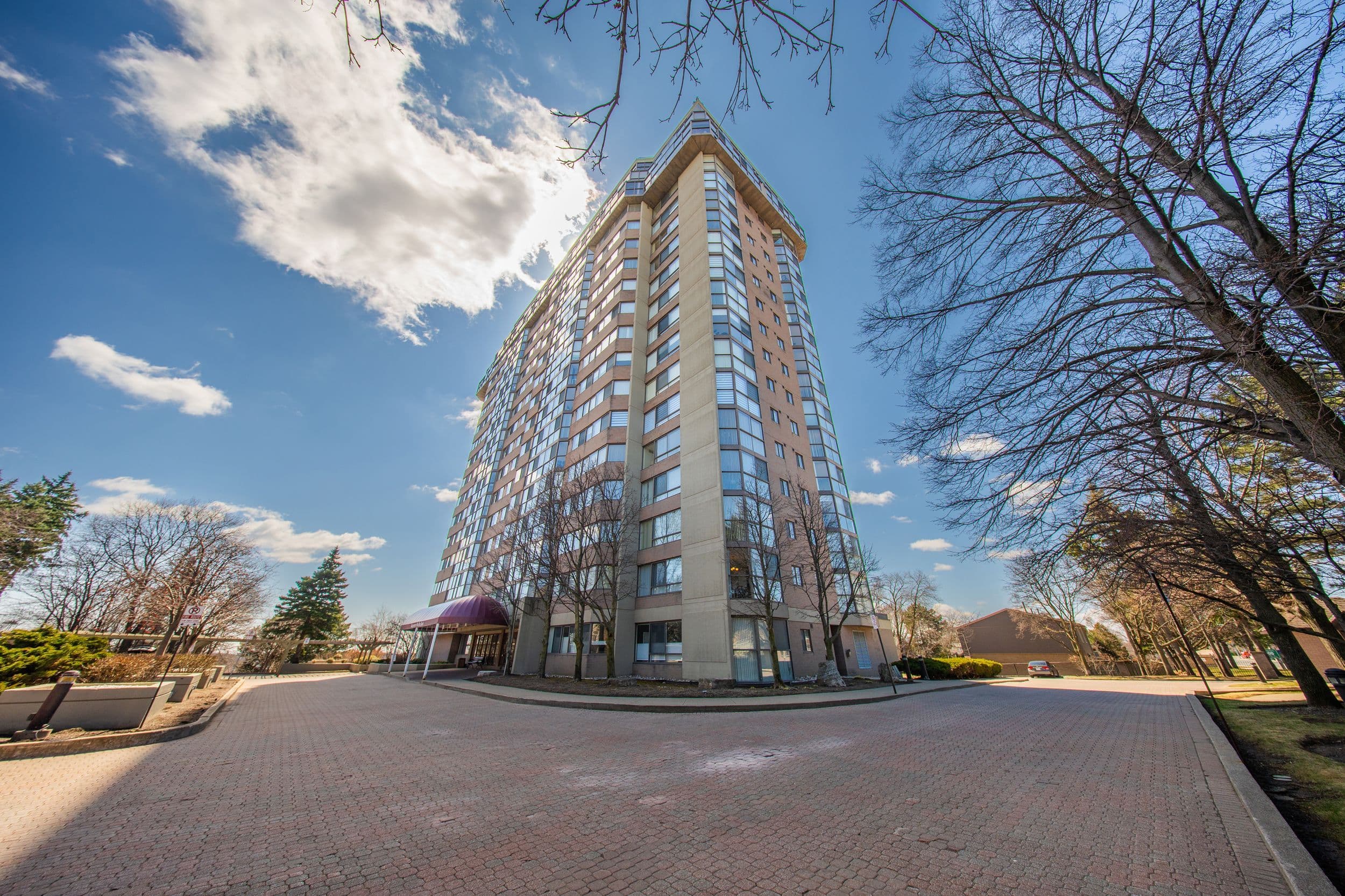 880 Dundas Street W 203, Mississauga, ON L5C 4H3