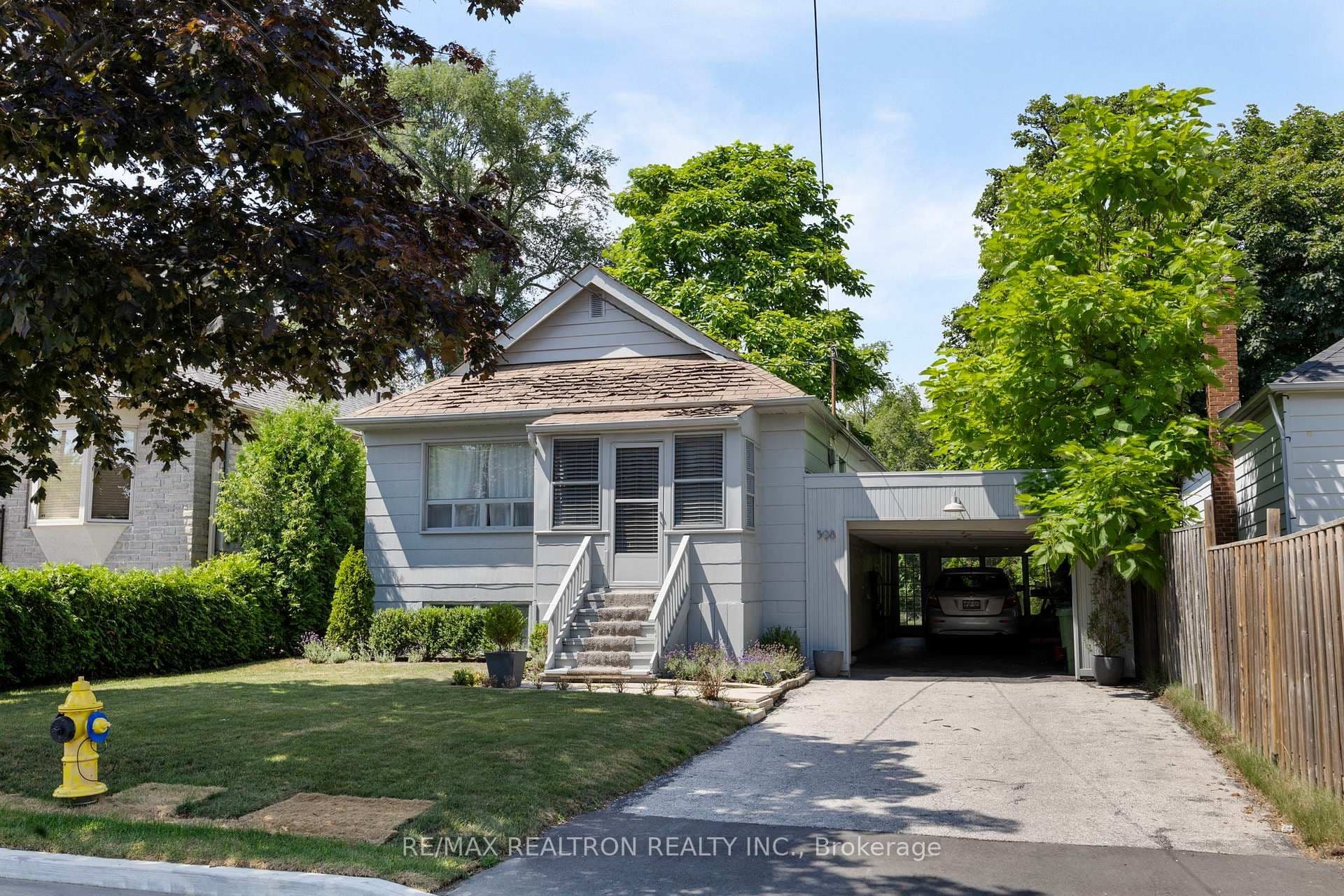 598 Coldstream Avenue, Toronto C04, ON M6B 2L2