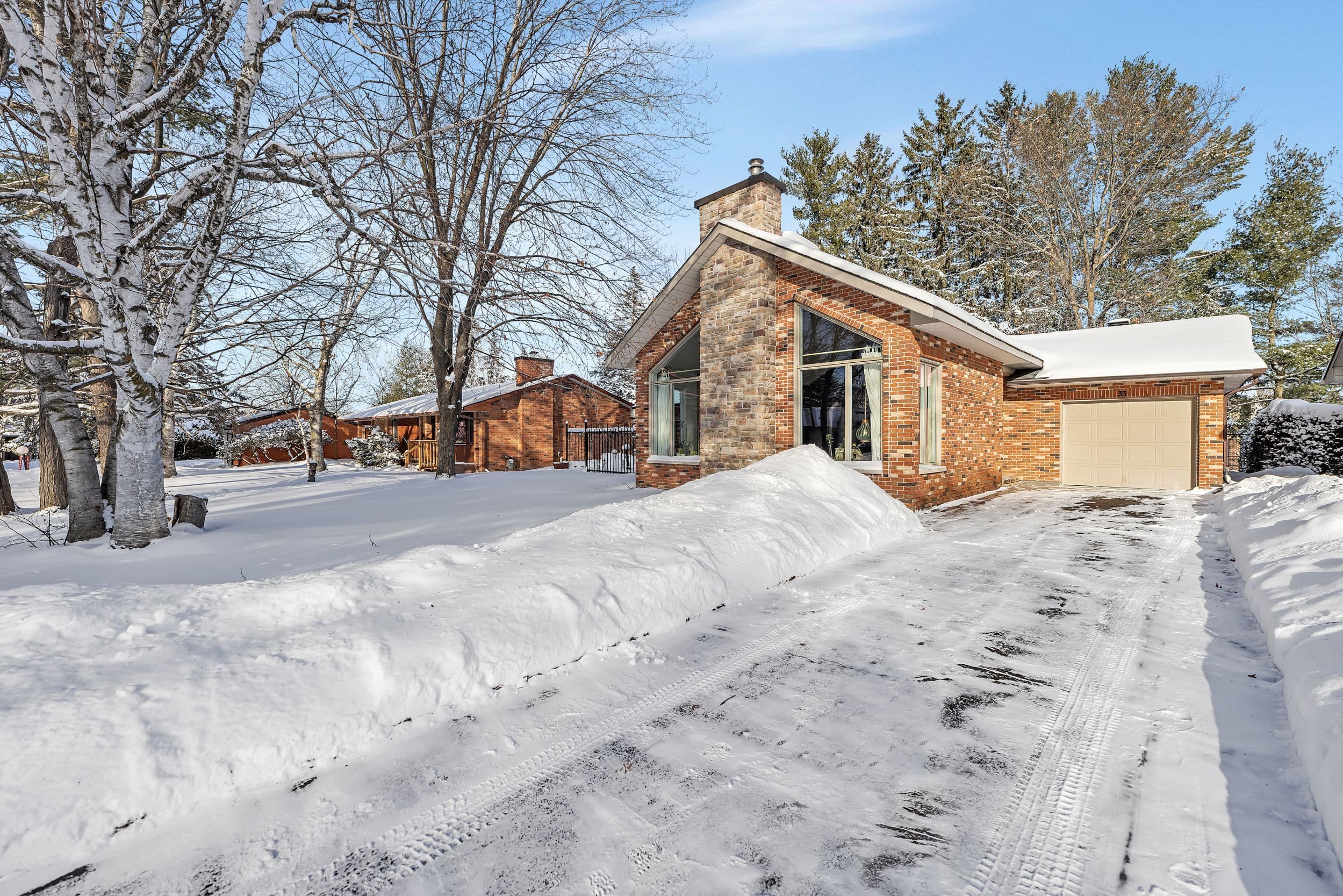 33 Rutherford Crescent, Kanata, ON K2K 1N1