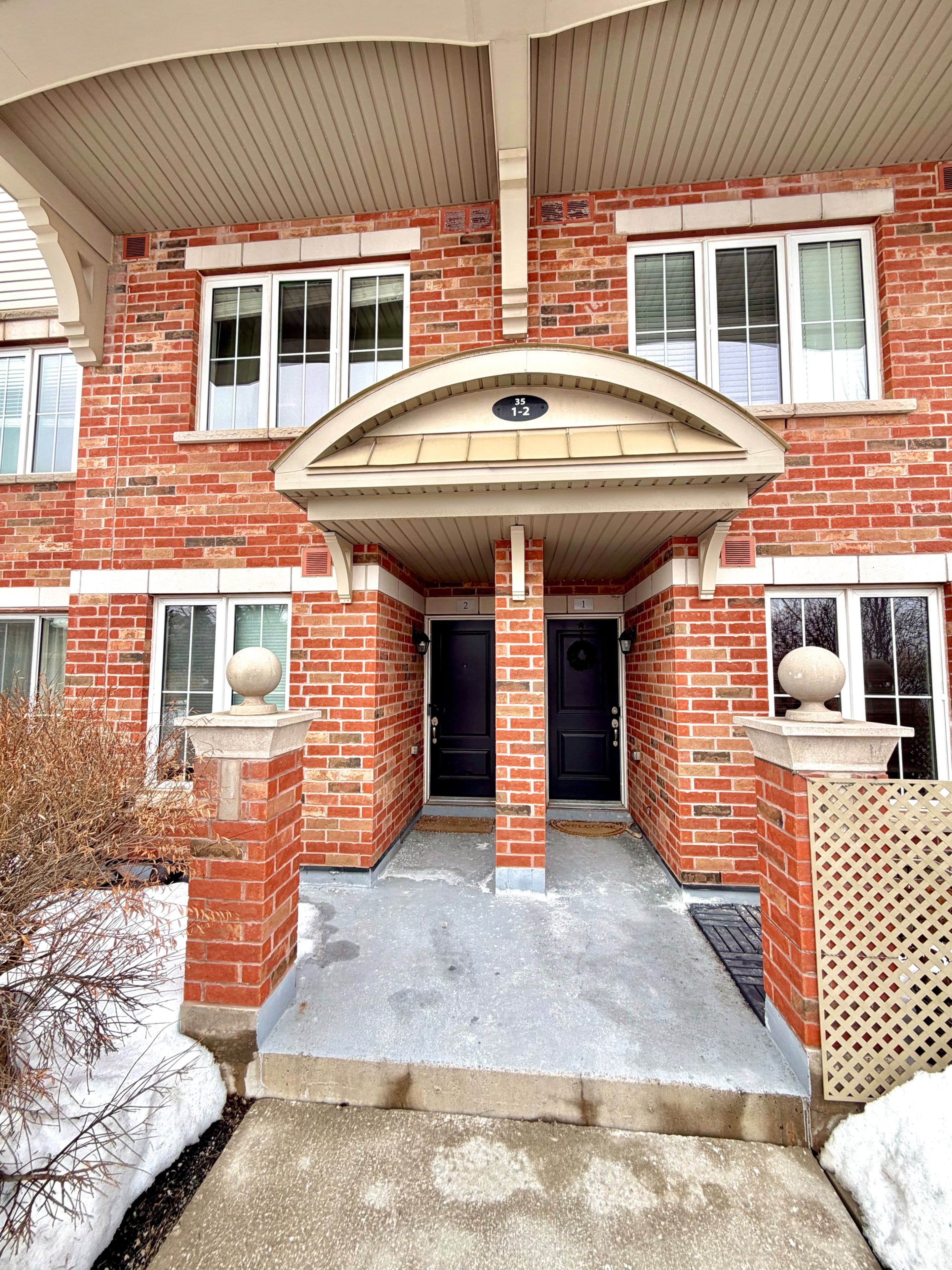 35 Hays Boulevard 2, Oakville, ON L6H 0J1