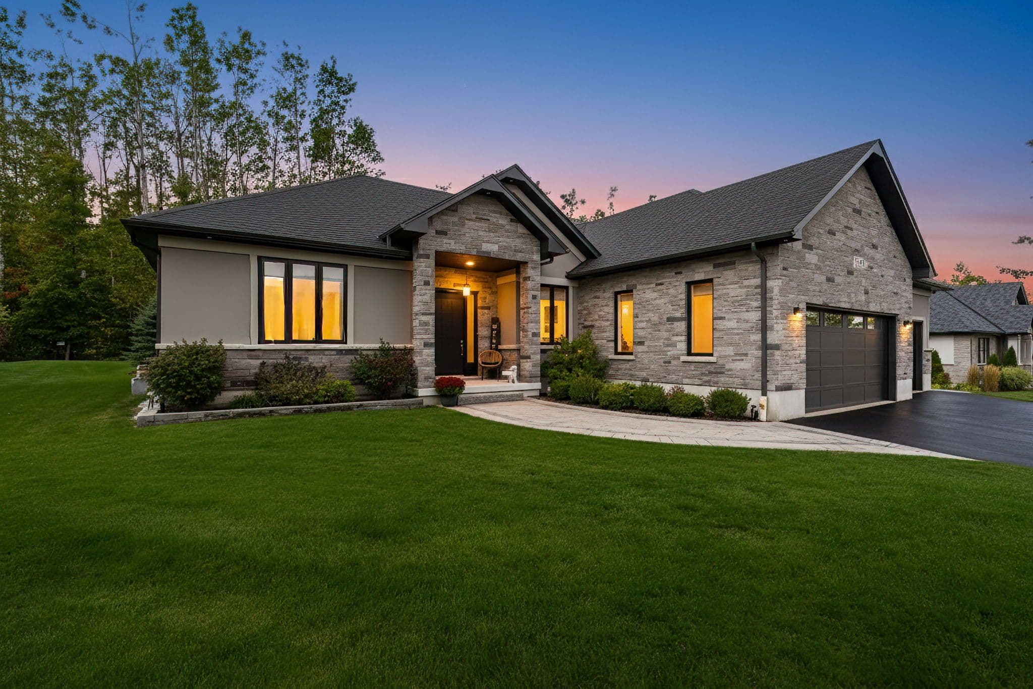 8 BYERS Street, Springwater, ON L9X 2A3