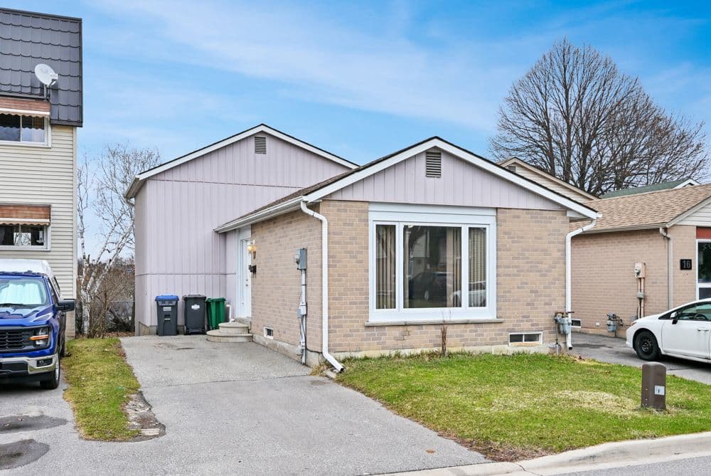 17 Hyde Park Court, Brampton, ON L6S 1Y6