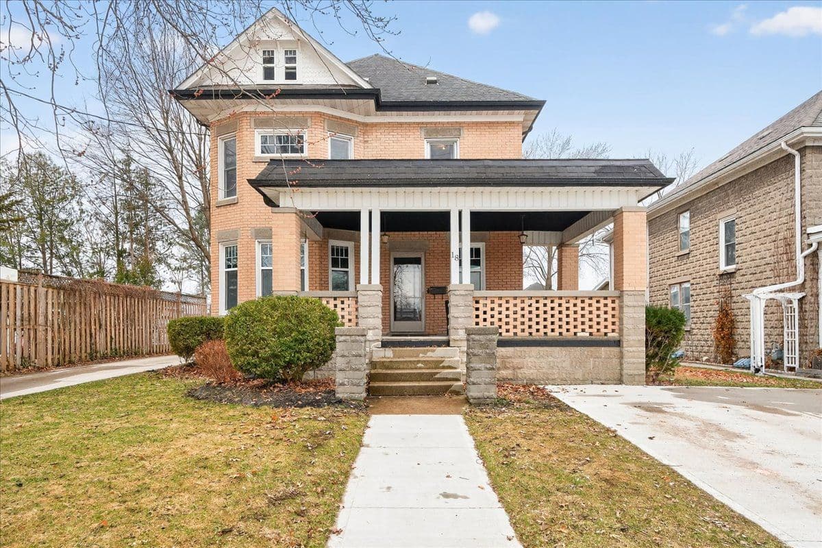 18 Colborne Street, Strathroy-Caradoc, ON N7G 2L9