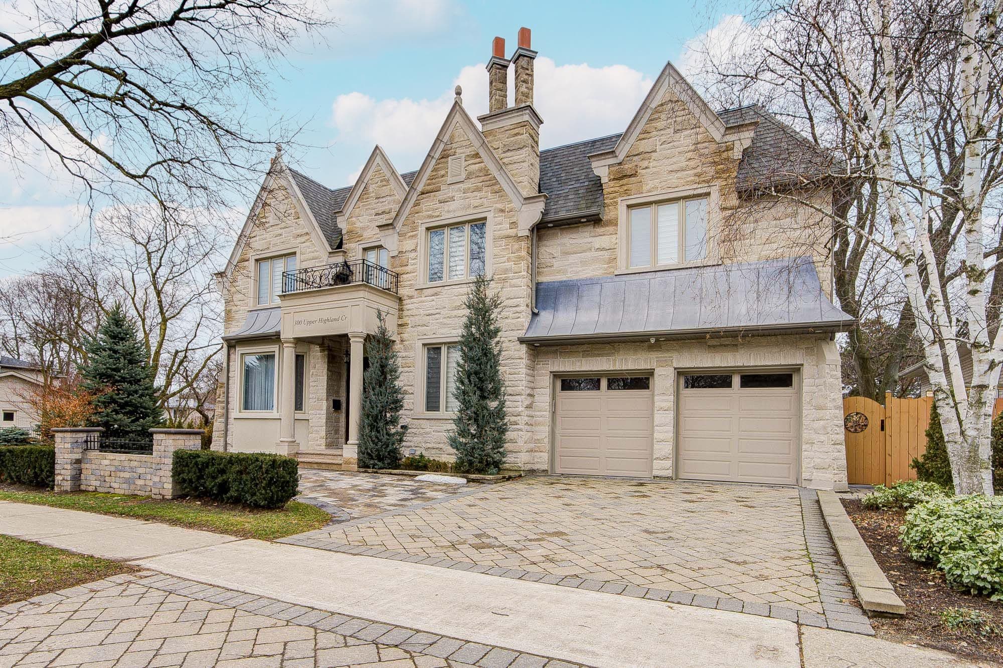 300 Upper Highland Crescent, Toronto C12, ON M2P 1V5