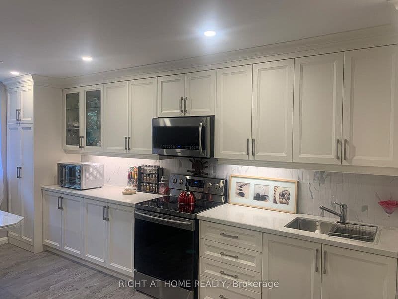 100 Dundalk Drive 208, Toronto E04, ON M1P 4V2