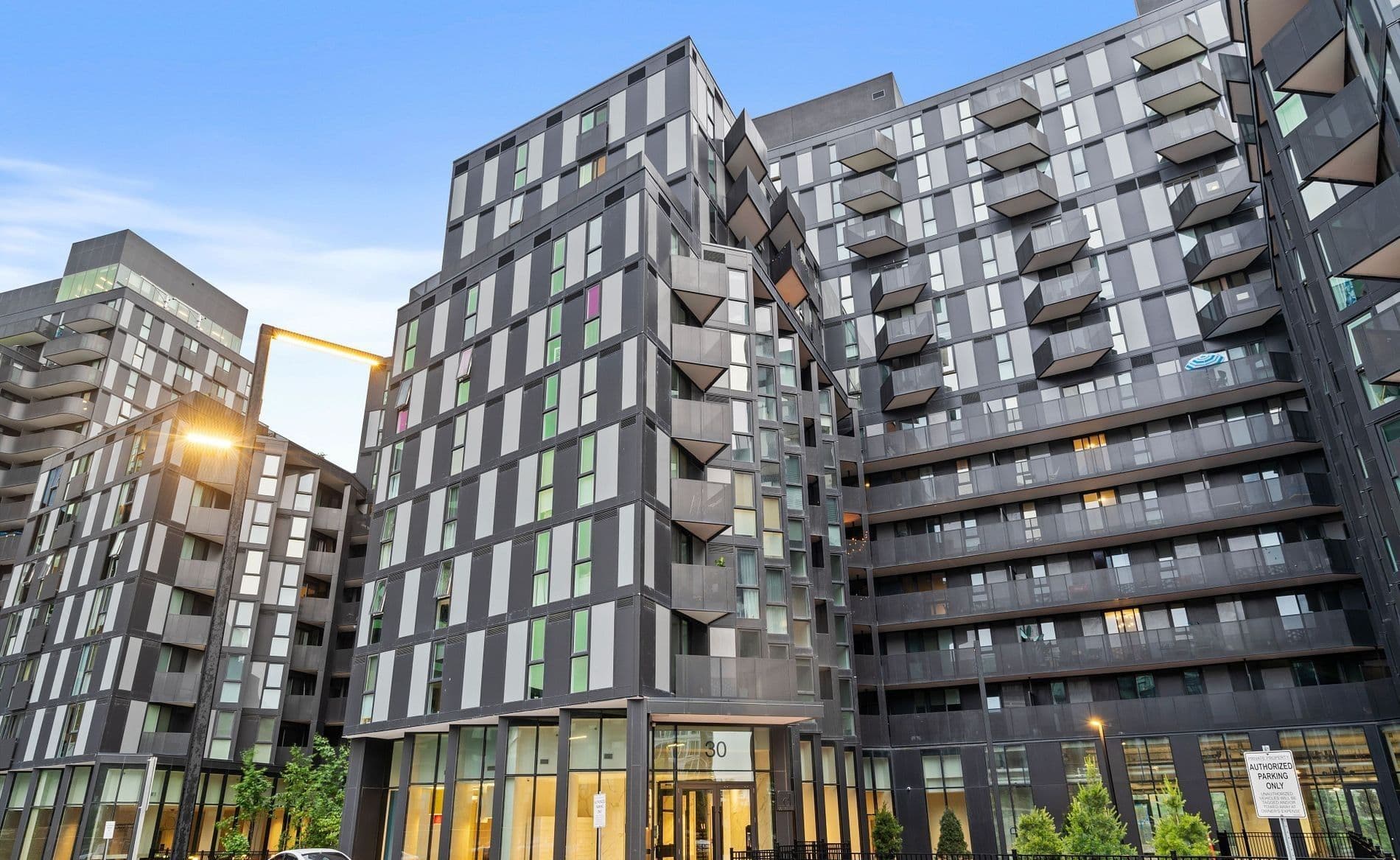 30 Tretti Way 1026, Toronto C06, ON M3H 0E3