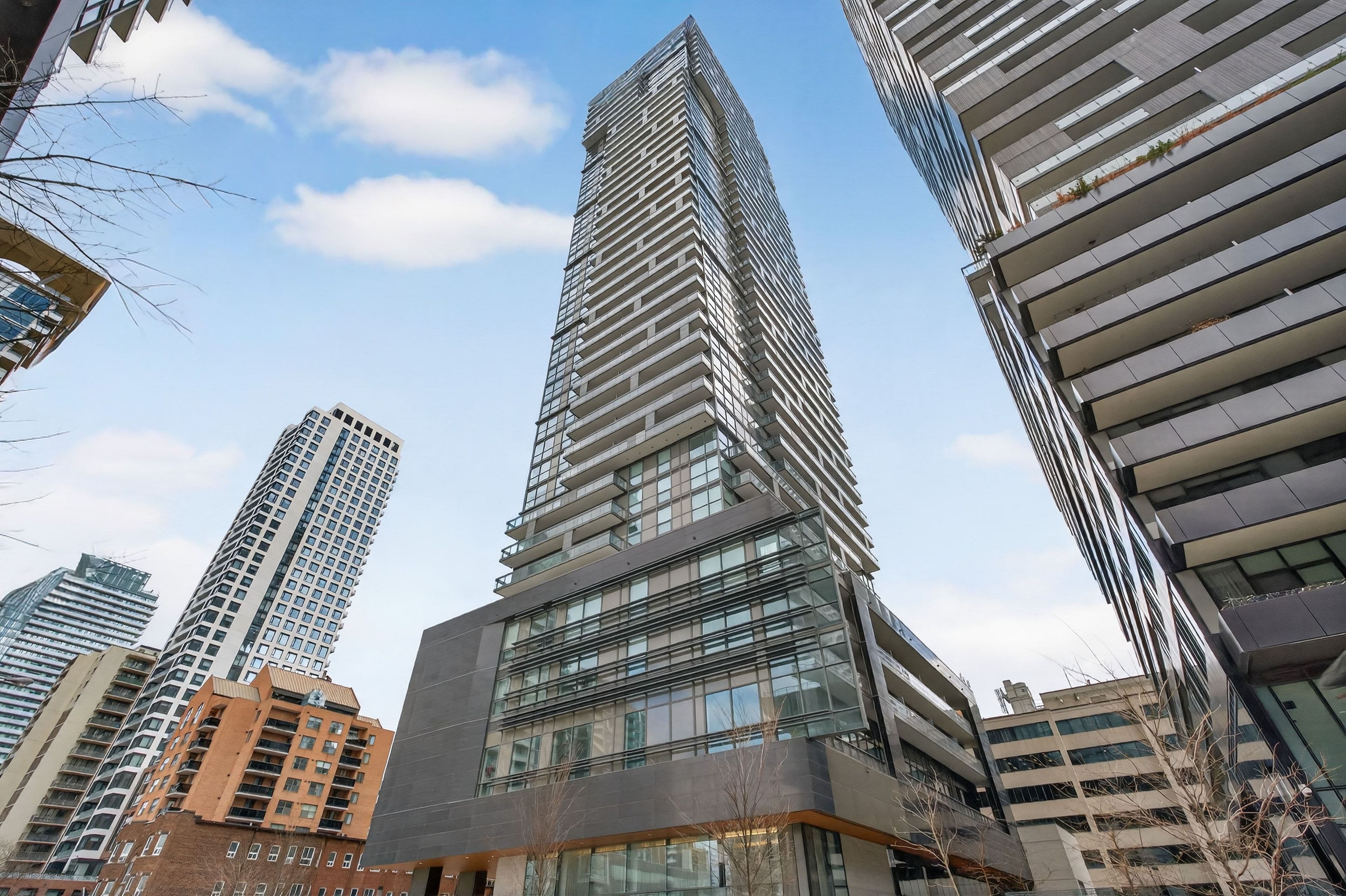 39 Roehampton Avenue 1804, Toronto C10, ON M4P 0G1