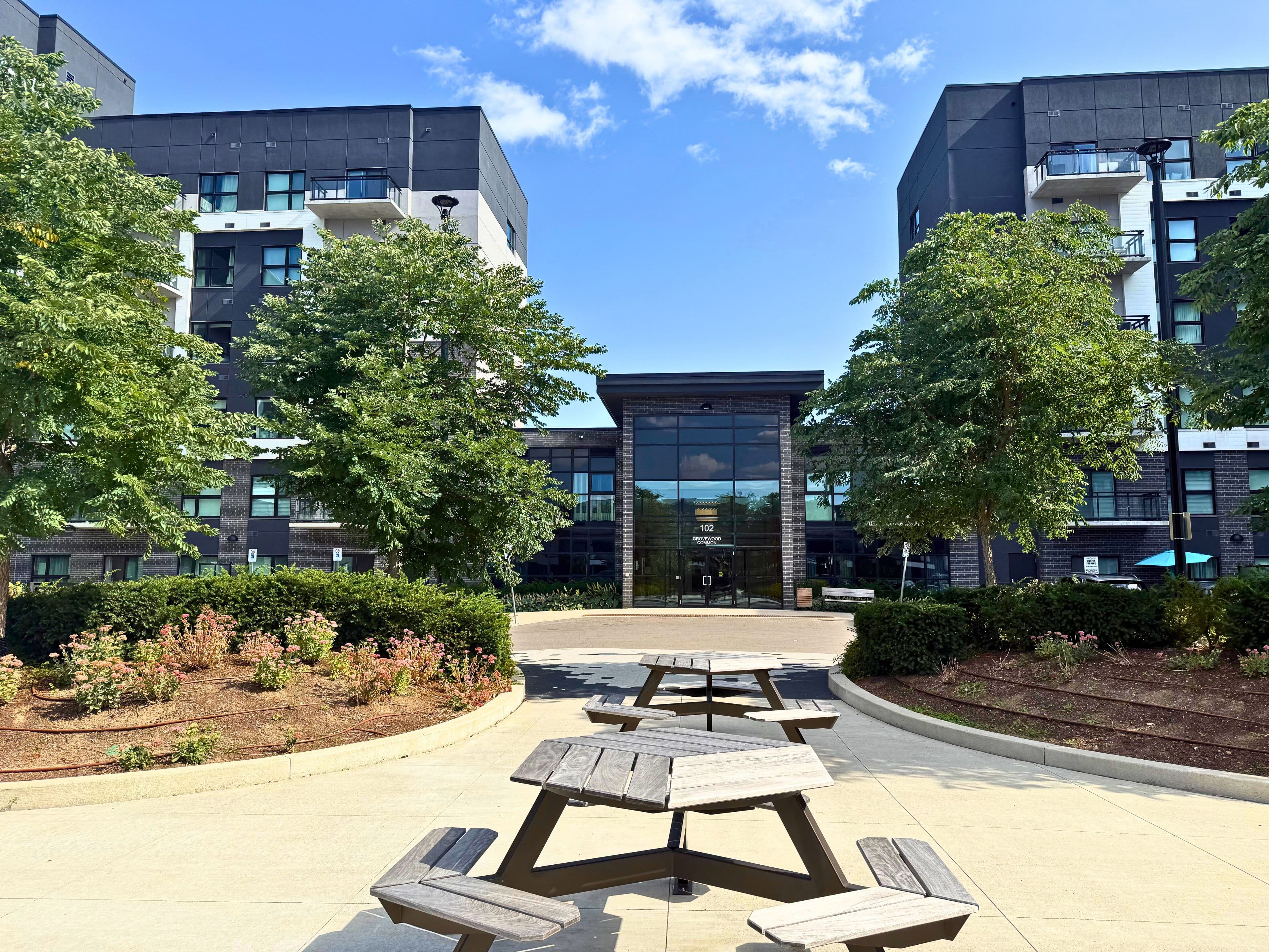 102 Grovewood Common Circle 119, Oakville, ON L6H 0X3