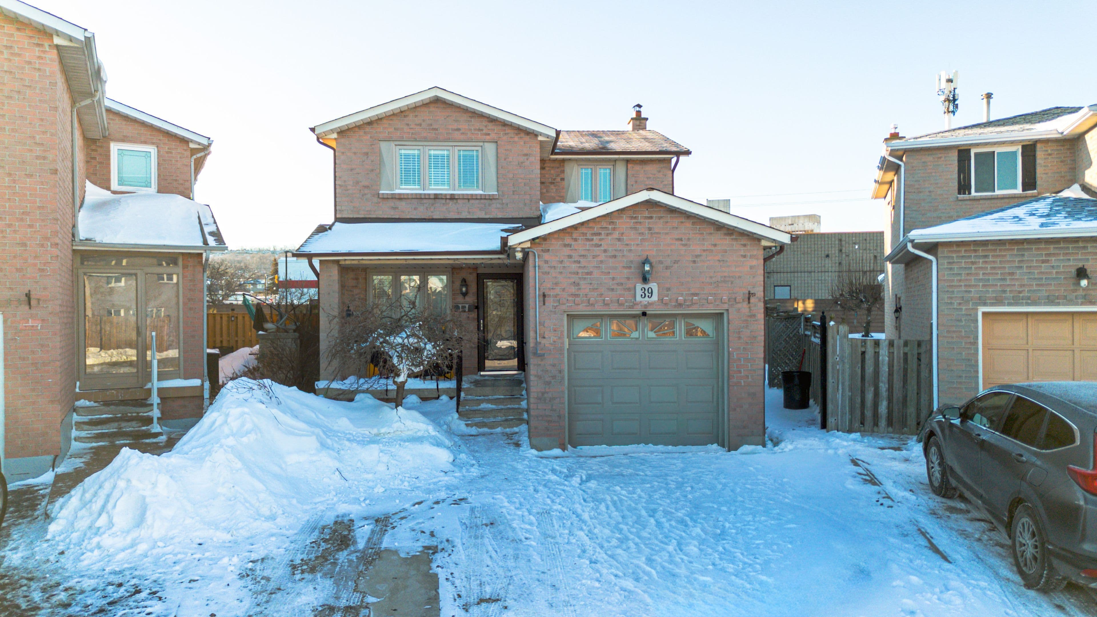 39 Regis Court, Hamilton, ON L8E 4M8