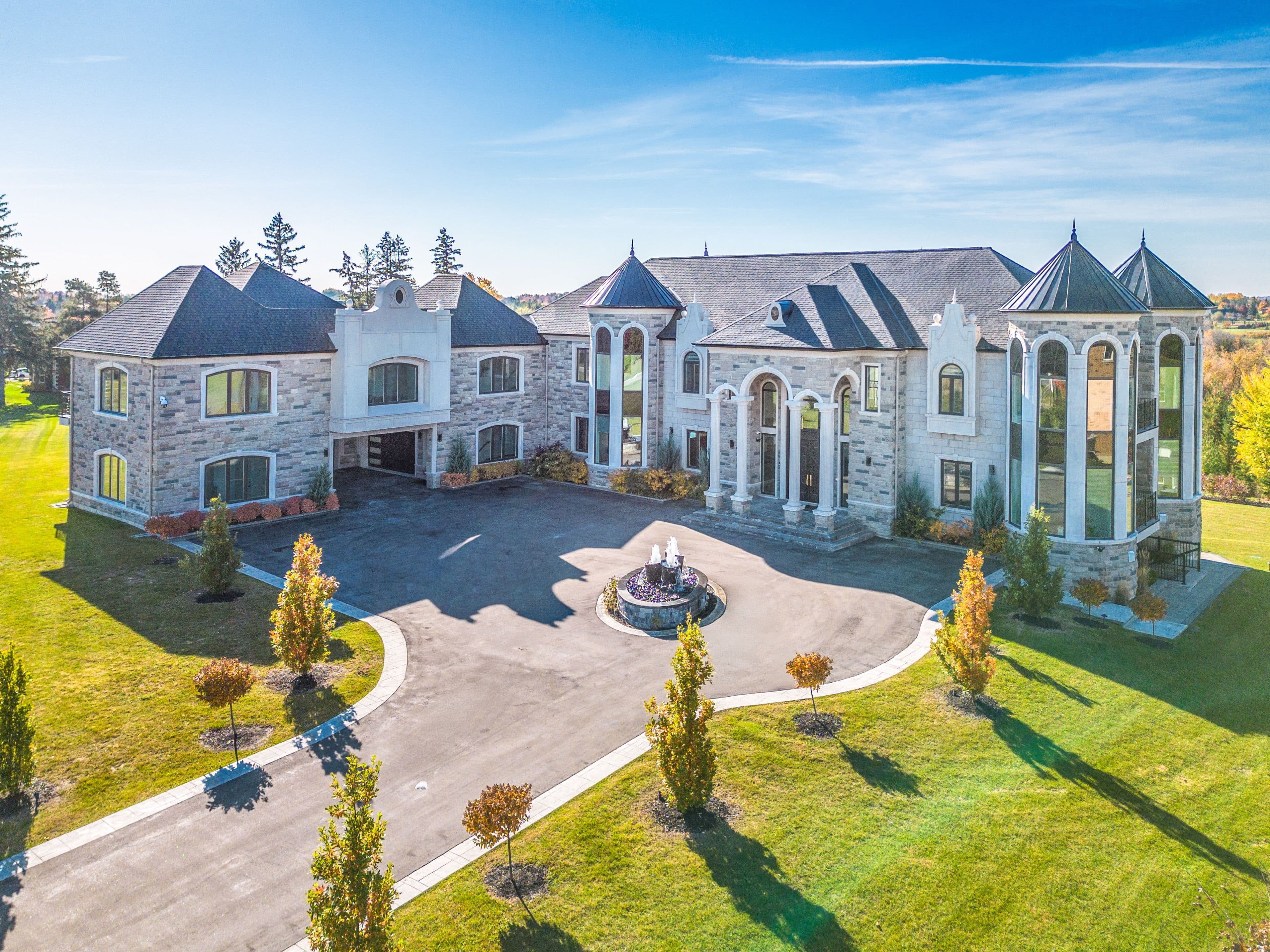 4 Saint Lukes Court, Brampton, ON L6P 1K9