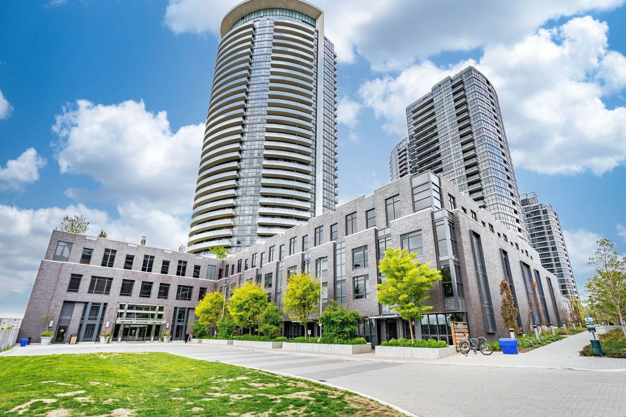 30 gibbs Road 1309, Toronto W08, ON M9B 0E4