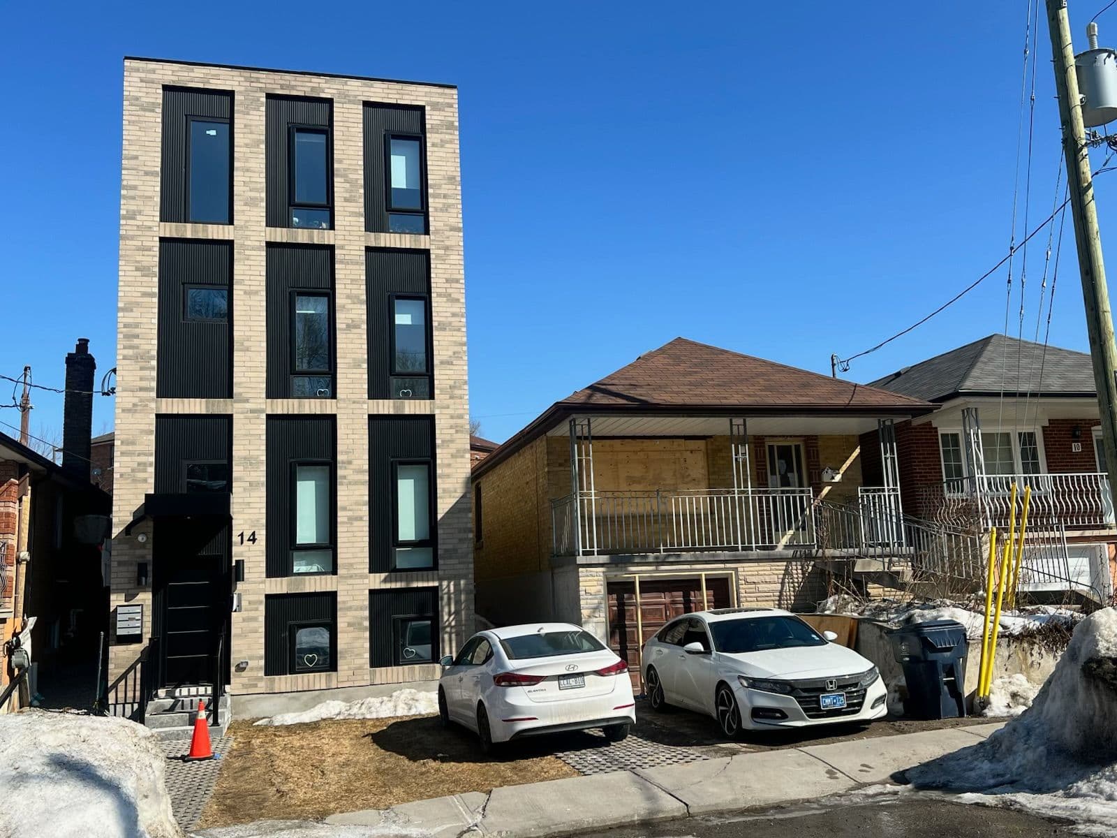 12 Holmesdale Road, Toronto W03, ON M6E 1Y1