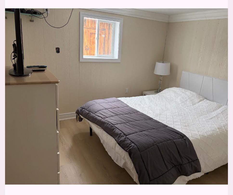 121 Bolton Avenue Basement, Newmarket, ON L3Y 2X3