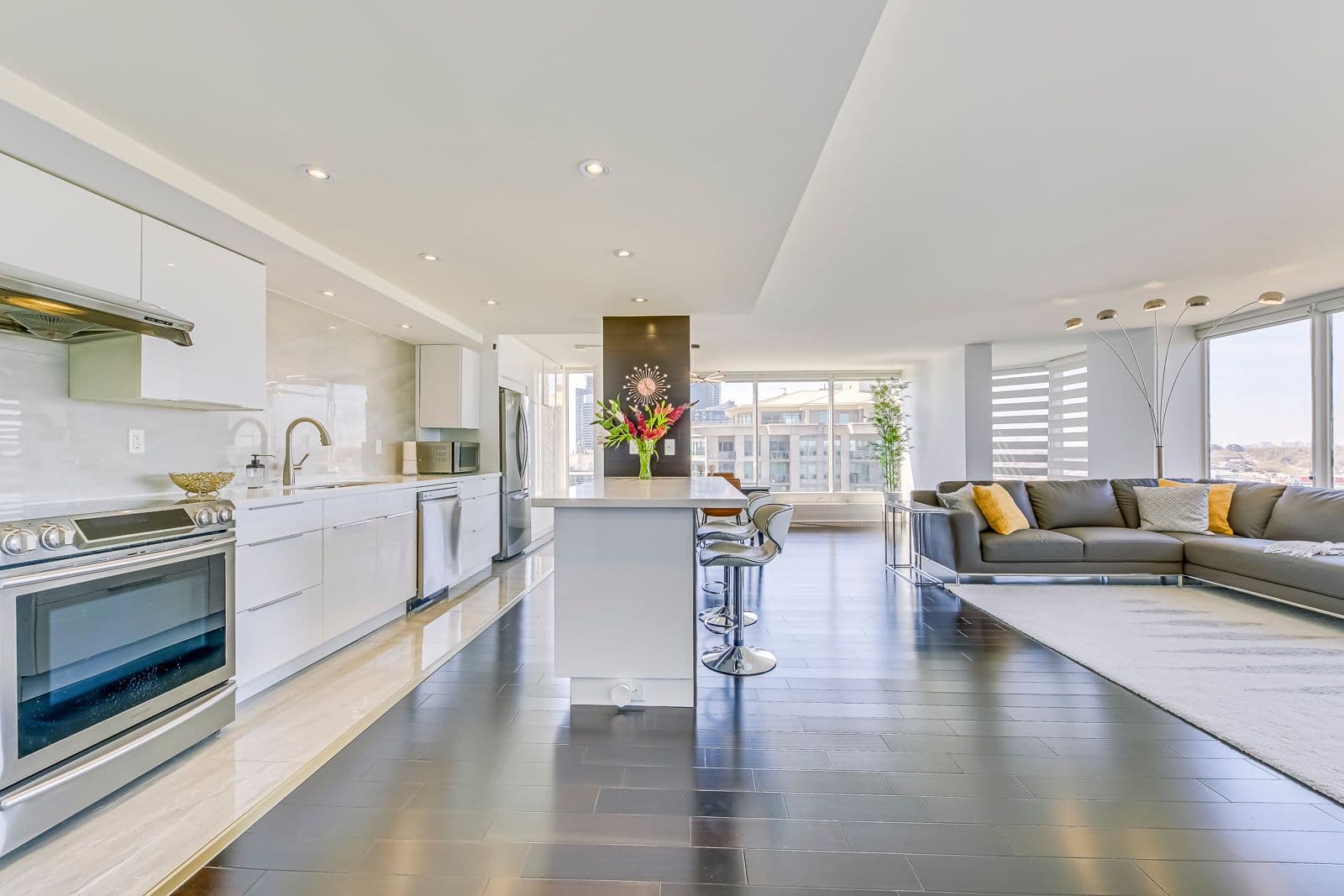 2045 Lake Shore Boulevard W 1607, Toronto W06, ON M8V 2Z6