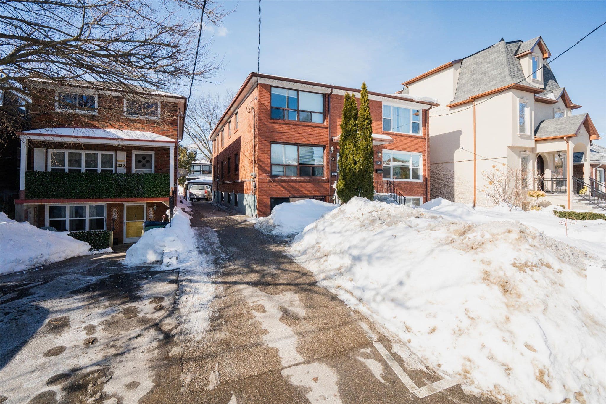 224 Pickering Street Lower Bach, Toronto E02, ON M4E 3J8