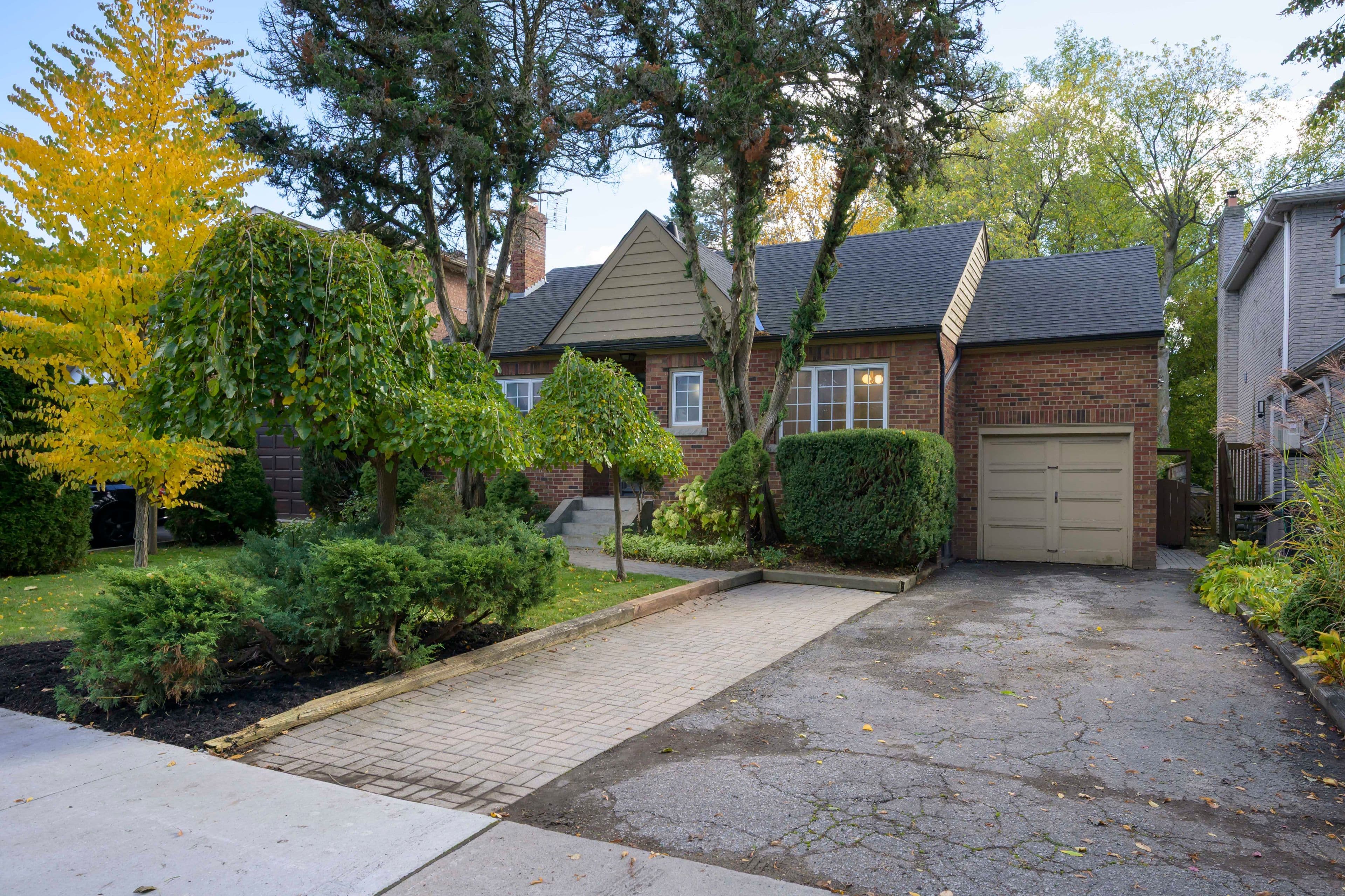 59 Parkview Hill Crescent, Toronto E03, ON M4B 1R1