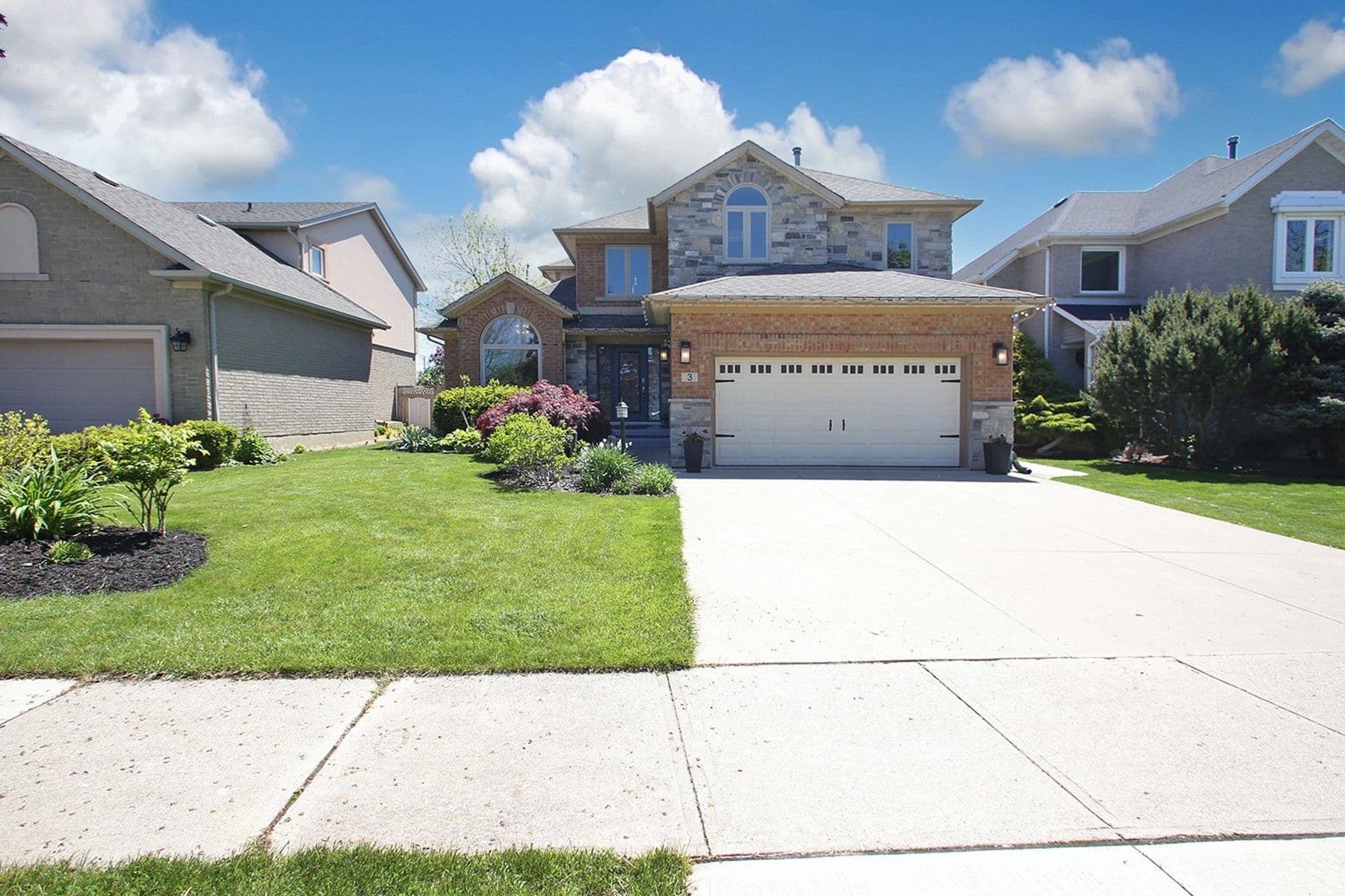 3 Riviera Ridge, Hamilton, ON L8E 5E5