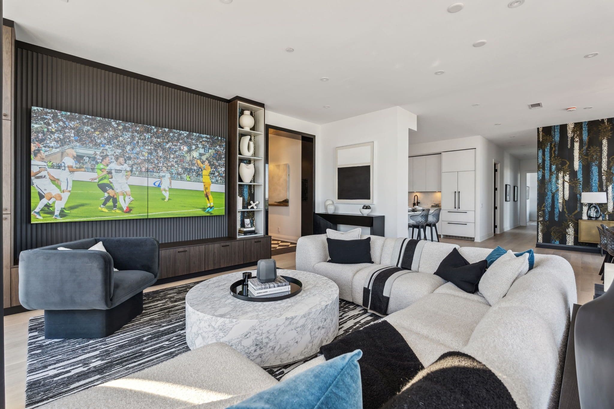 33 Frederick Todd Way UPH01, Toronto C11, ON M4G 0C9