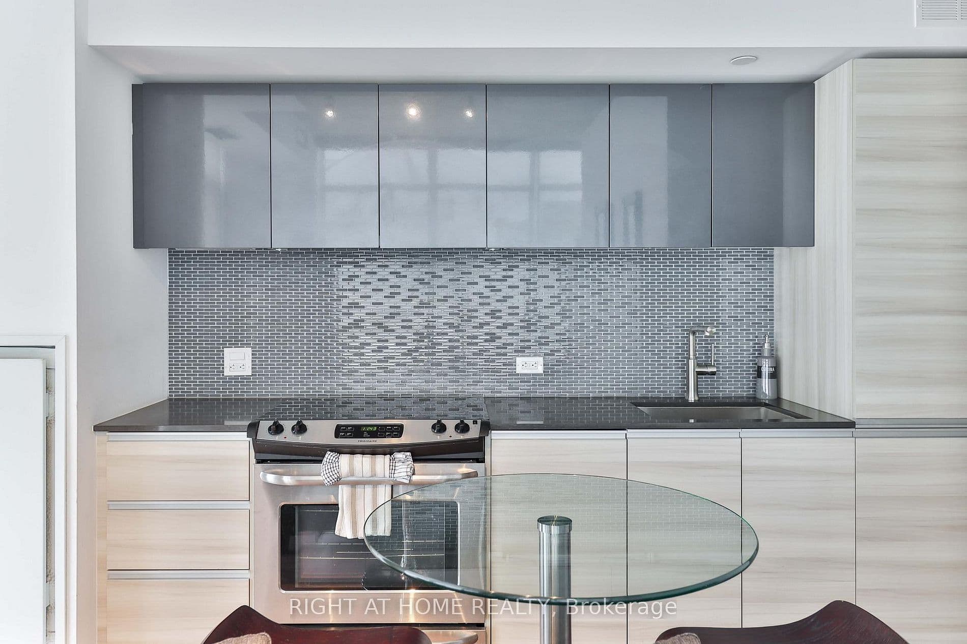 1190 Dundas Street E 906, Toronto E01, ON M4M 0C5