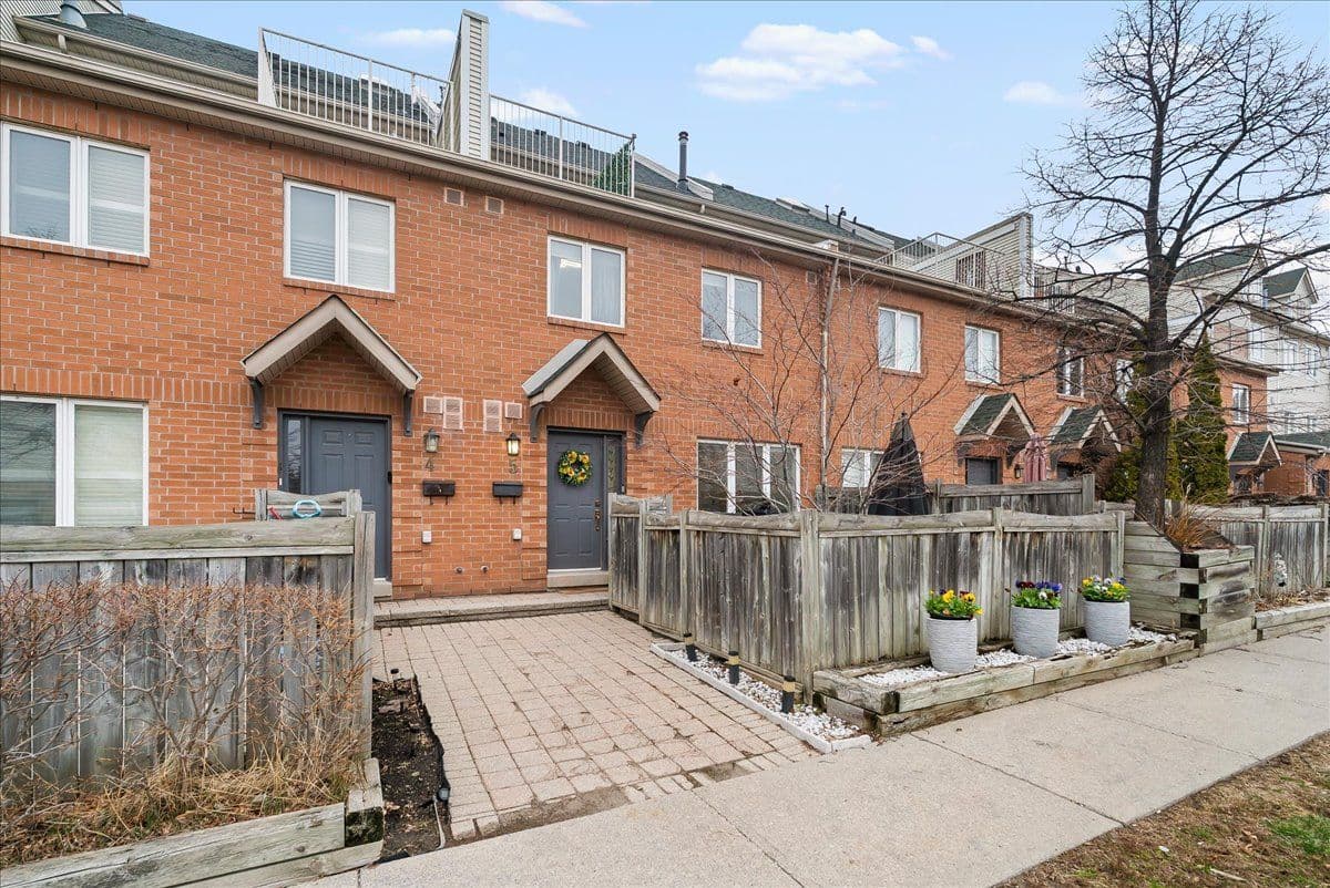 1241 Parkwest Place 5, Mississauga, ON L5E 3J3