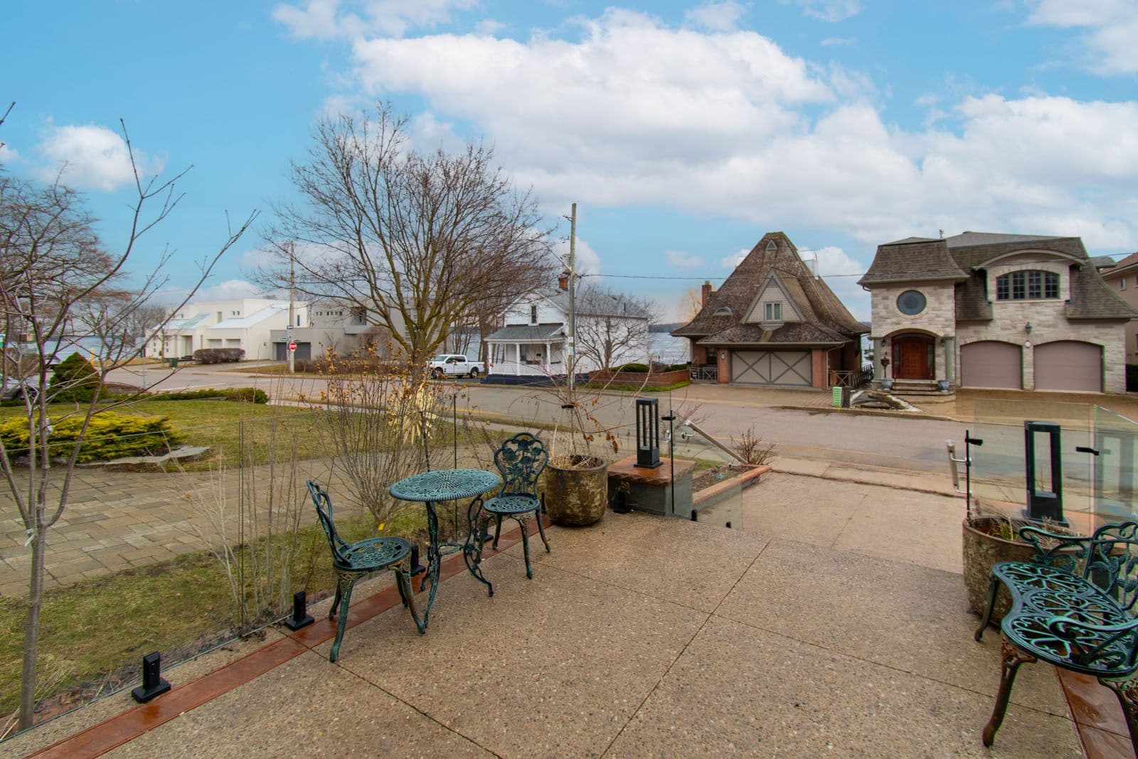 38 Kempenfelt Drive, Barrie, ON L4M 1B9