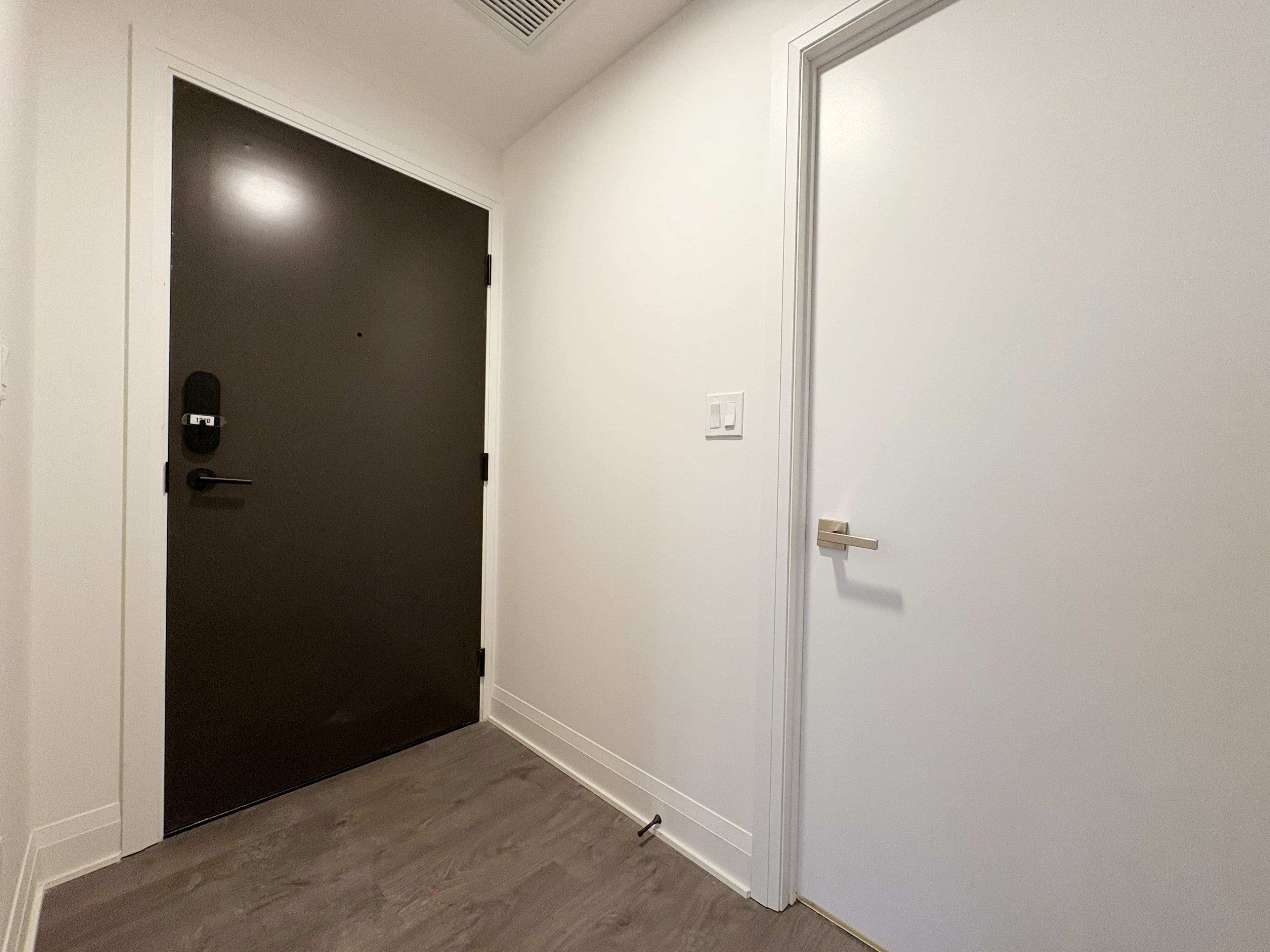 2 Erskine Road 1210, Mississauga, ON L5B 0S1