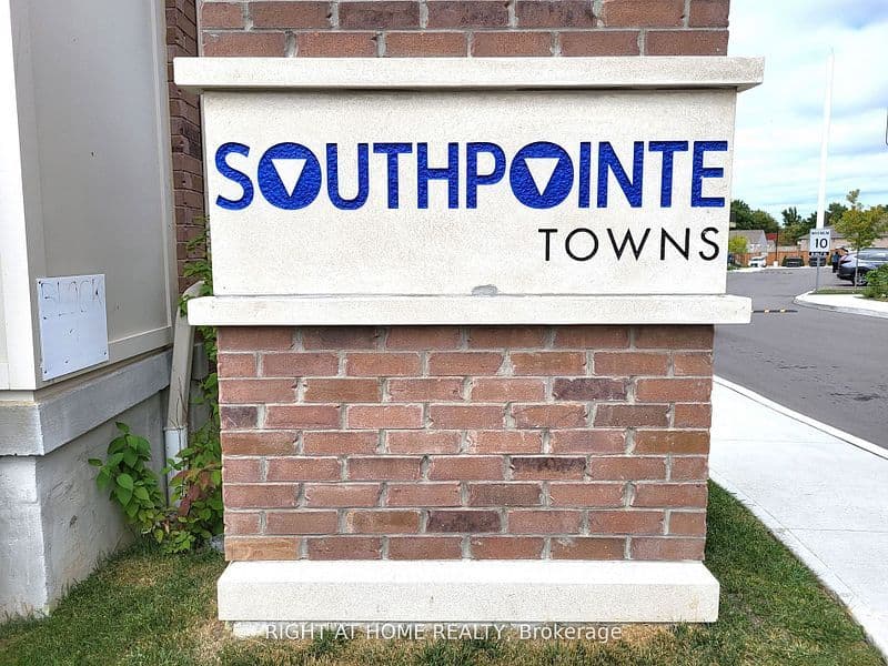 490 Beresford Path 7, Oshawa, ON L1H 3E1