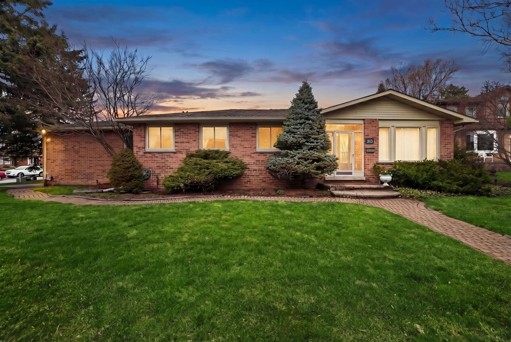 363 London Road, Newmarket, ON L3Y 6G3