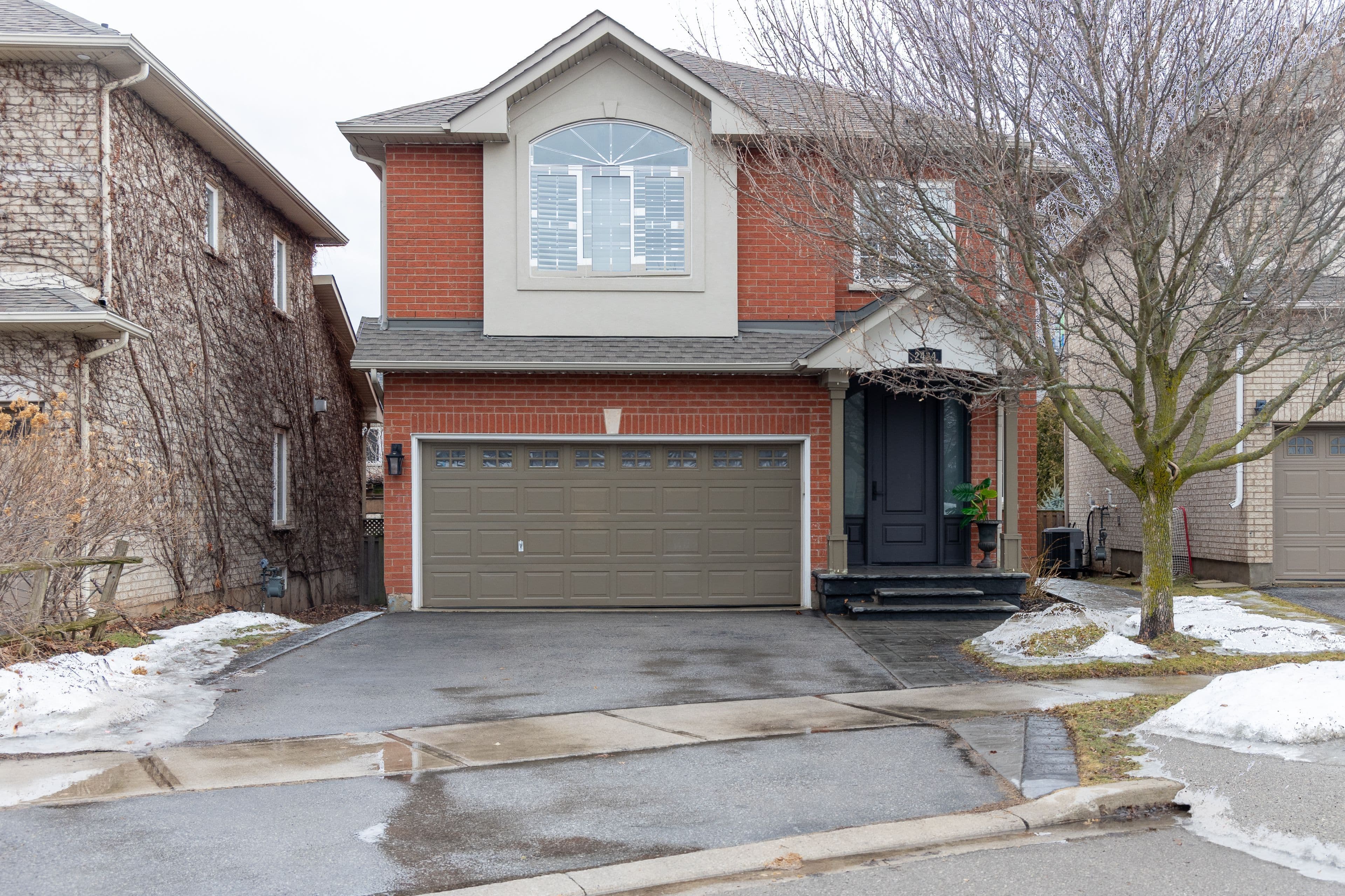 2434 Blue Holly Crescent, Oakville, ON L6M 4V4