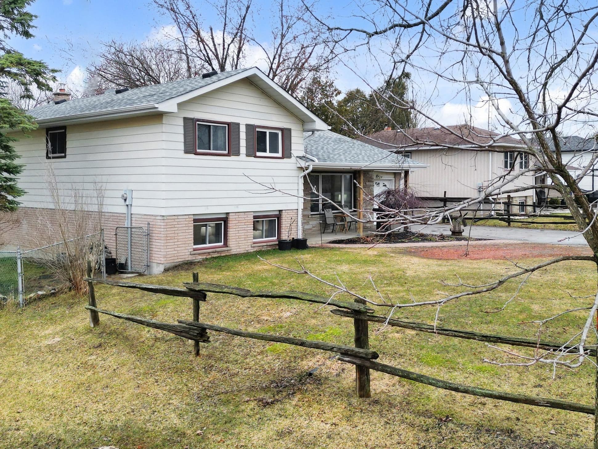 10384 Ravenshoe Road, Georgina, ON L0C 1L0