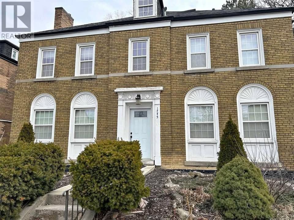 1745 Bathurst Street B, Toronto C03, ON M5P 3K5