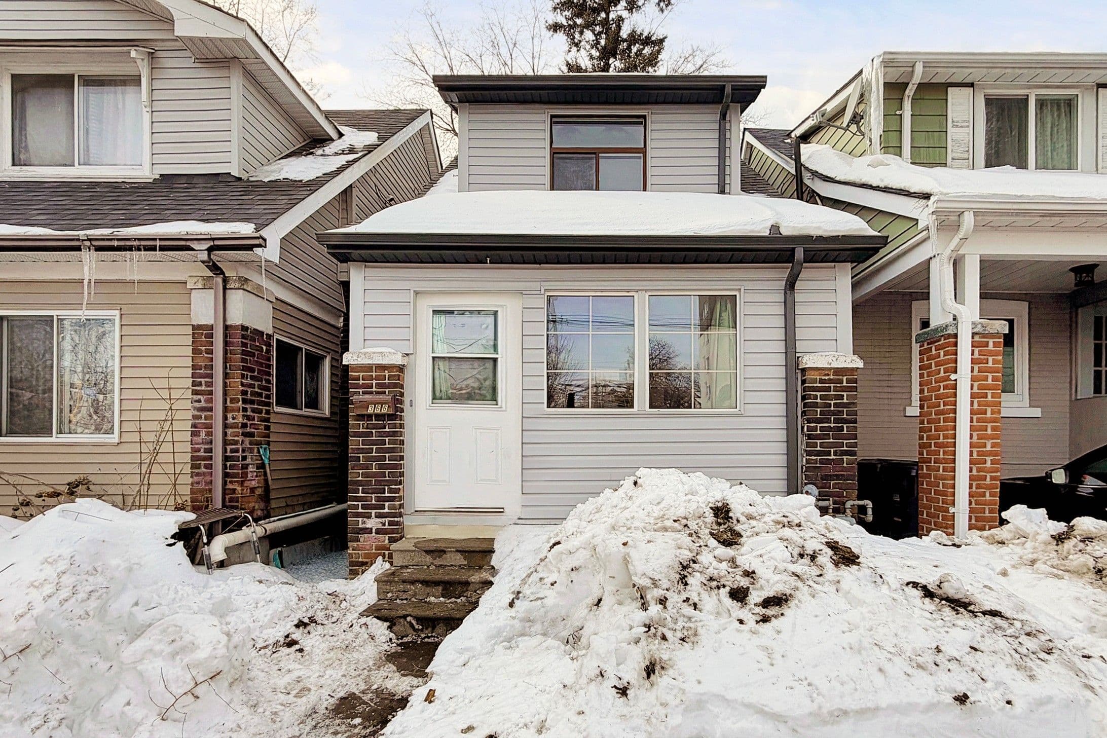 366 Coxwell Avenue, Toronto E01, ON M4L 3B7