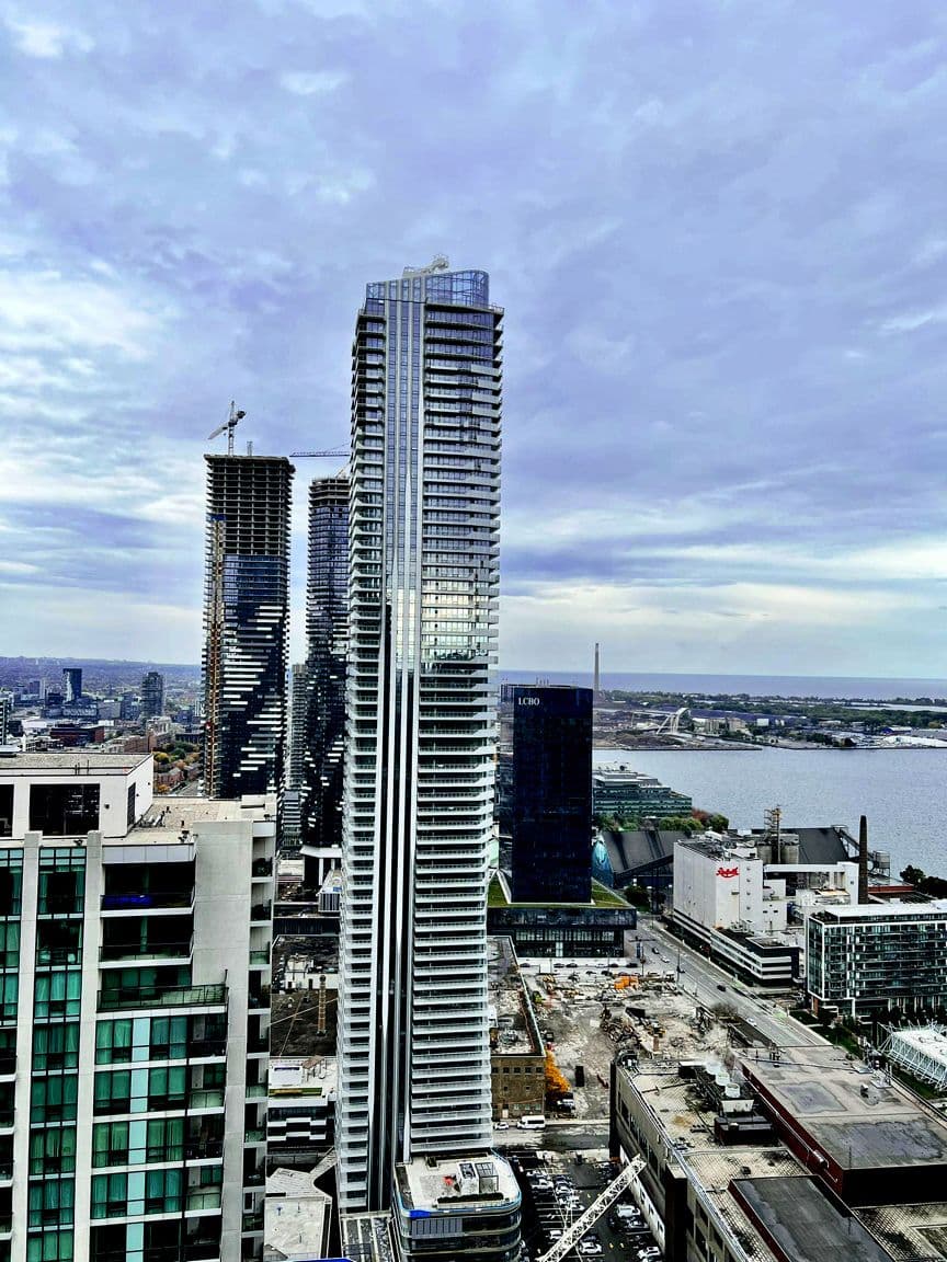 28 Freeland Street 2703, Toronto C01, ON M5E 0E3