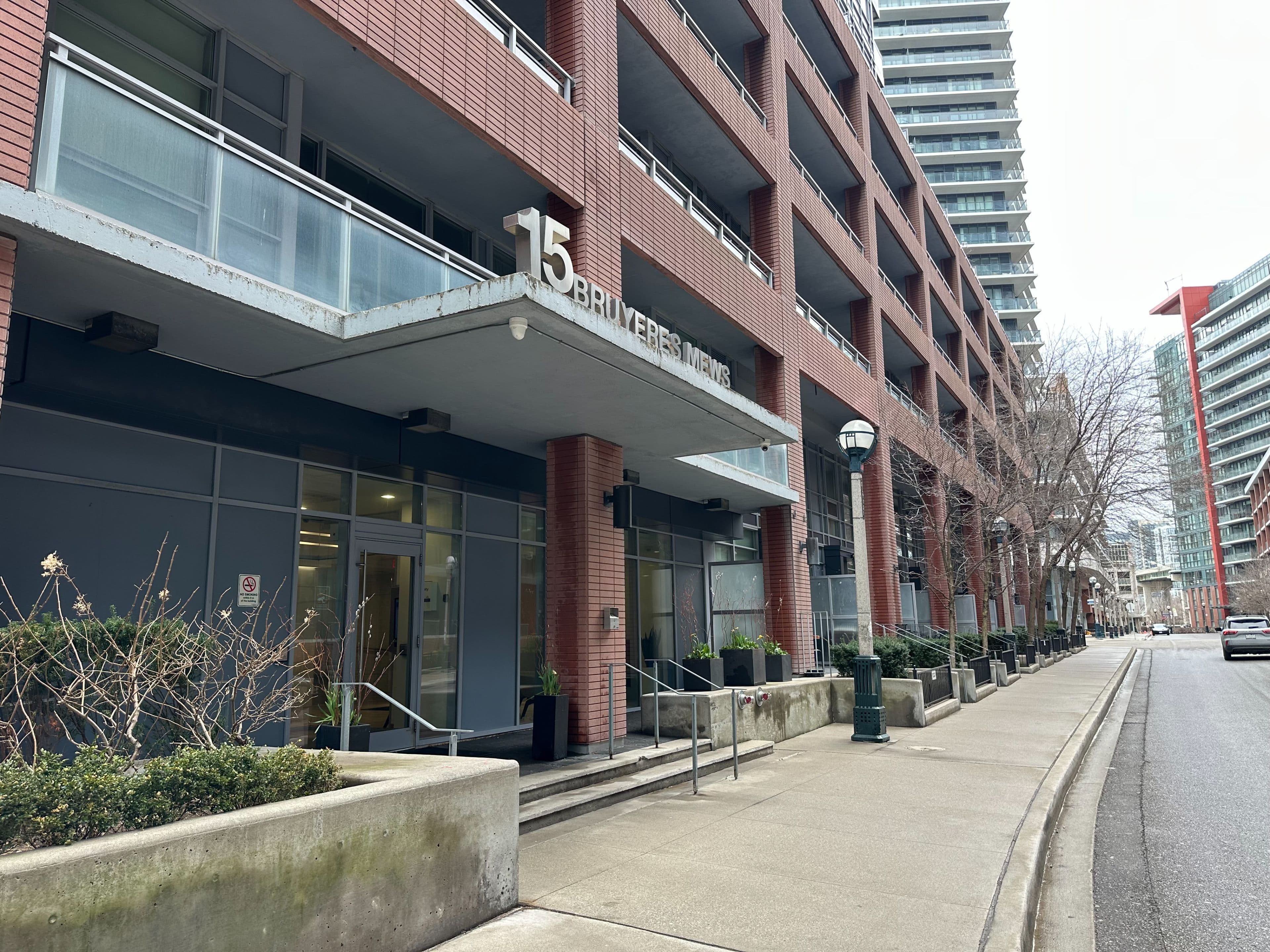 15 Bruyeres Mews 1307, Toronto C01, ON M5V 0A7