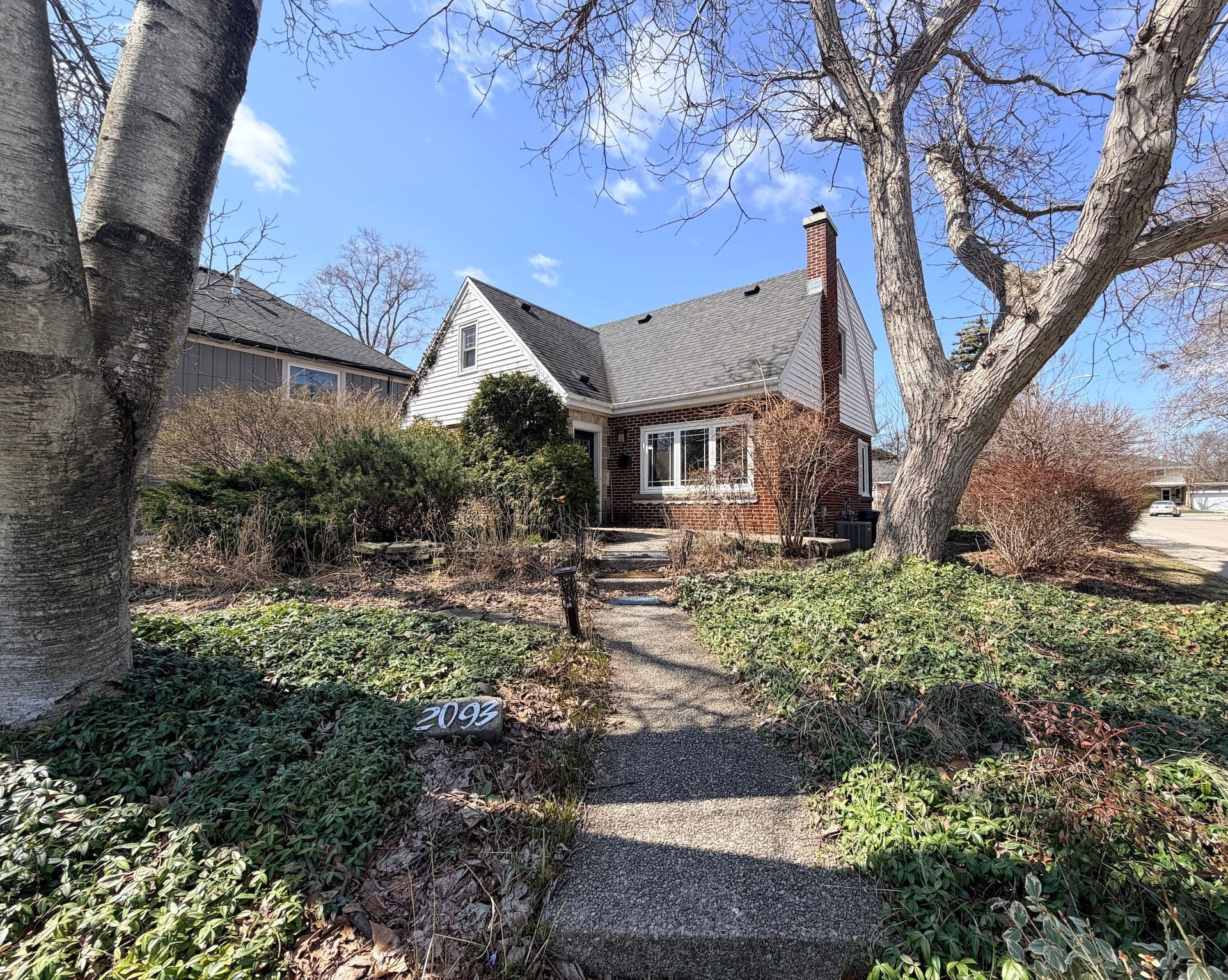 2093 Victoria Avenue, Burlington, ON L7R 1R5