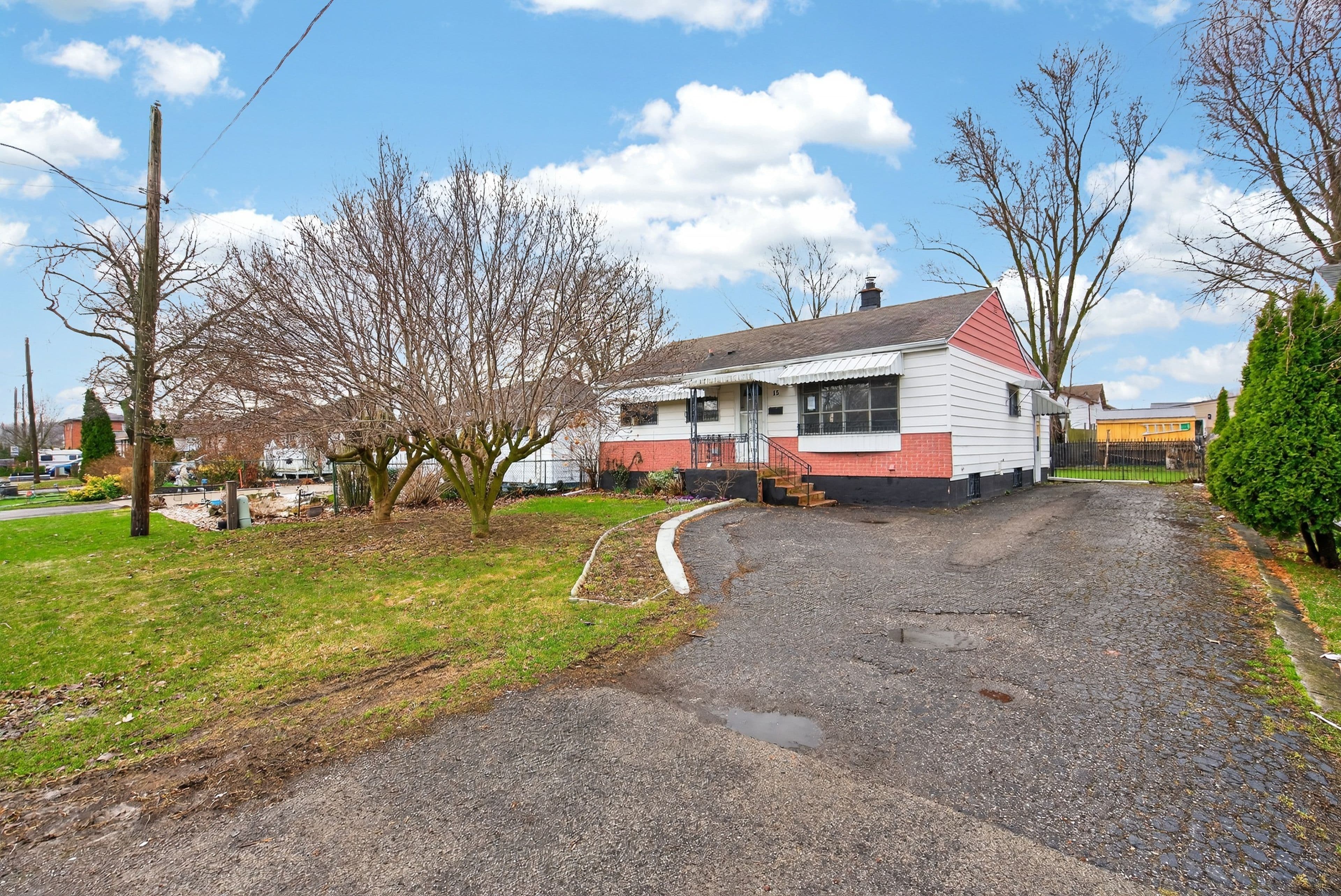 15 Vera Street, St. Catharines, ON L2S 1C3